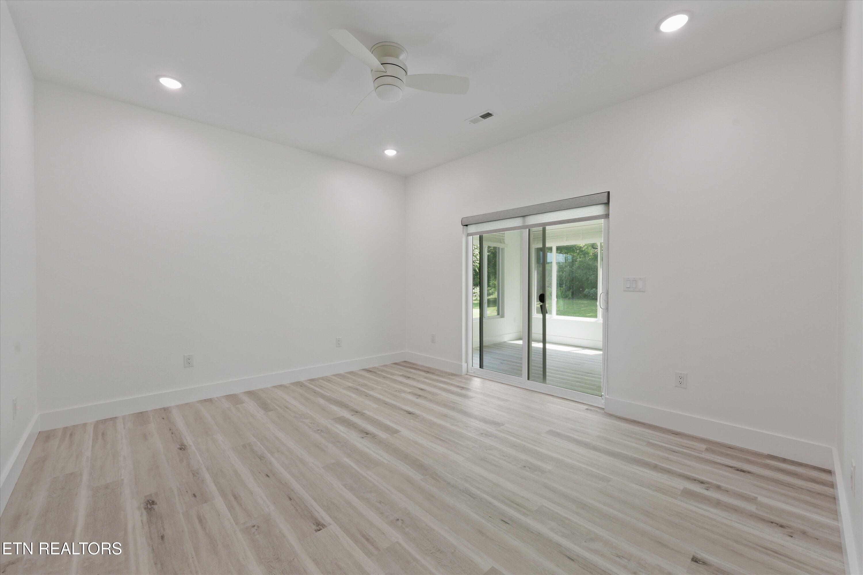131 Burrville Road Sunbright TN 37872