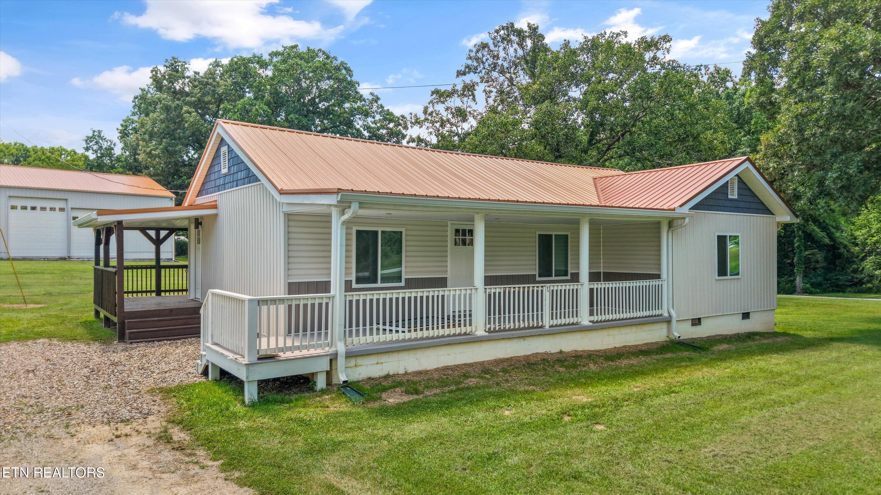 131 Burrville Road Sunbright TN 37872