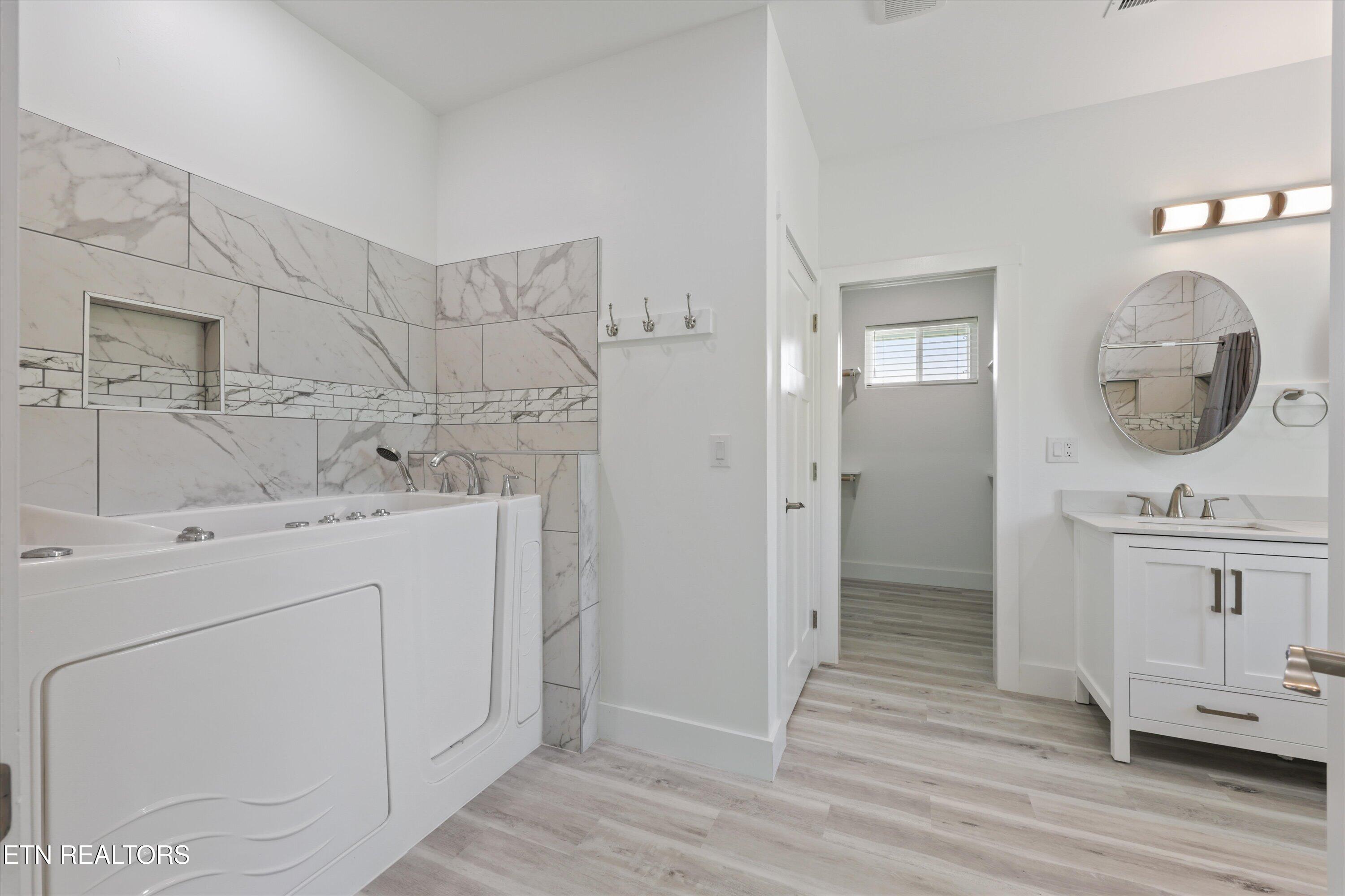 131 Burrville Road Sunbright TN 37872