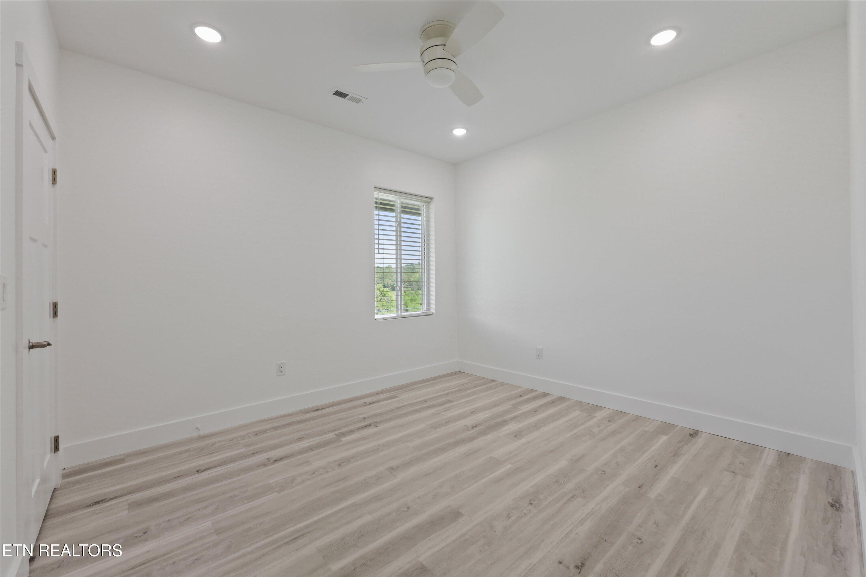 131 Burrville Road Sunbright TN 37872