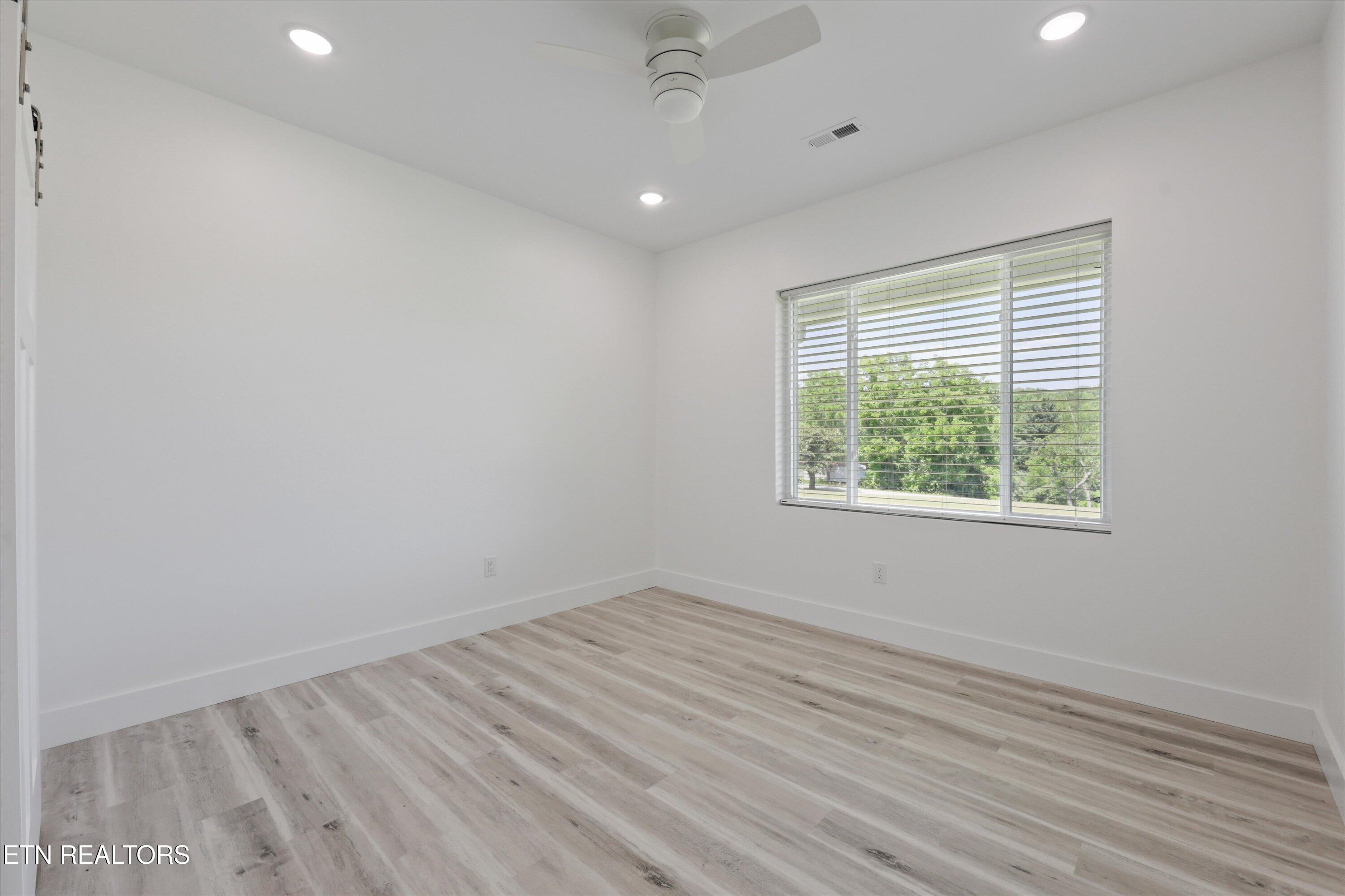 131 Burrville Road Sunbright TN 37872