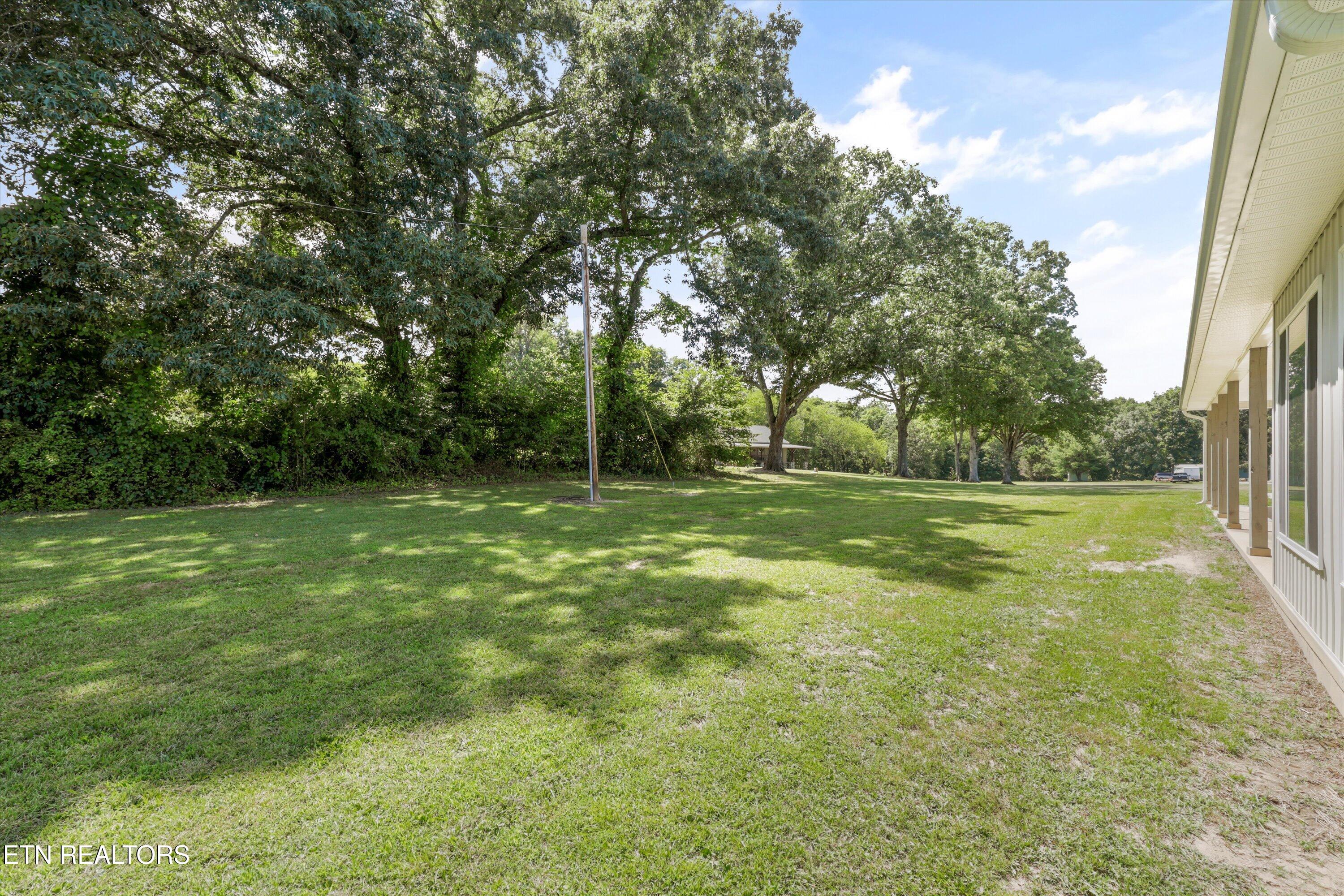 131 Burrville Road Sunbright TN 37872