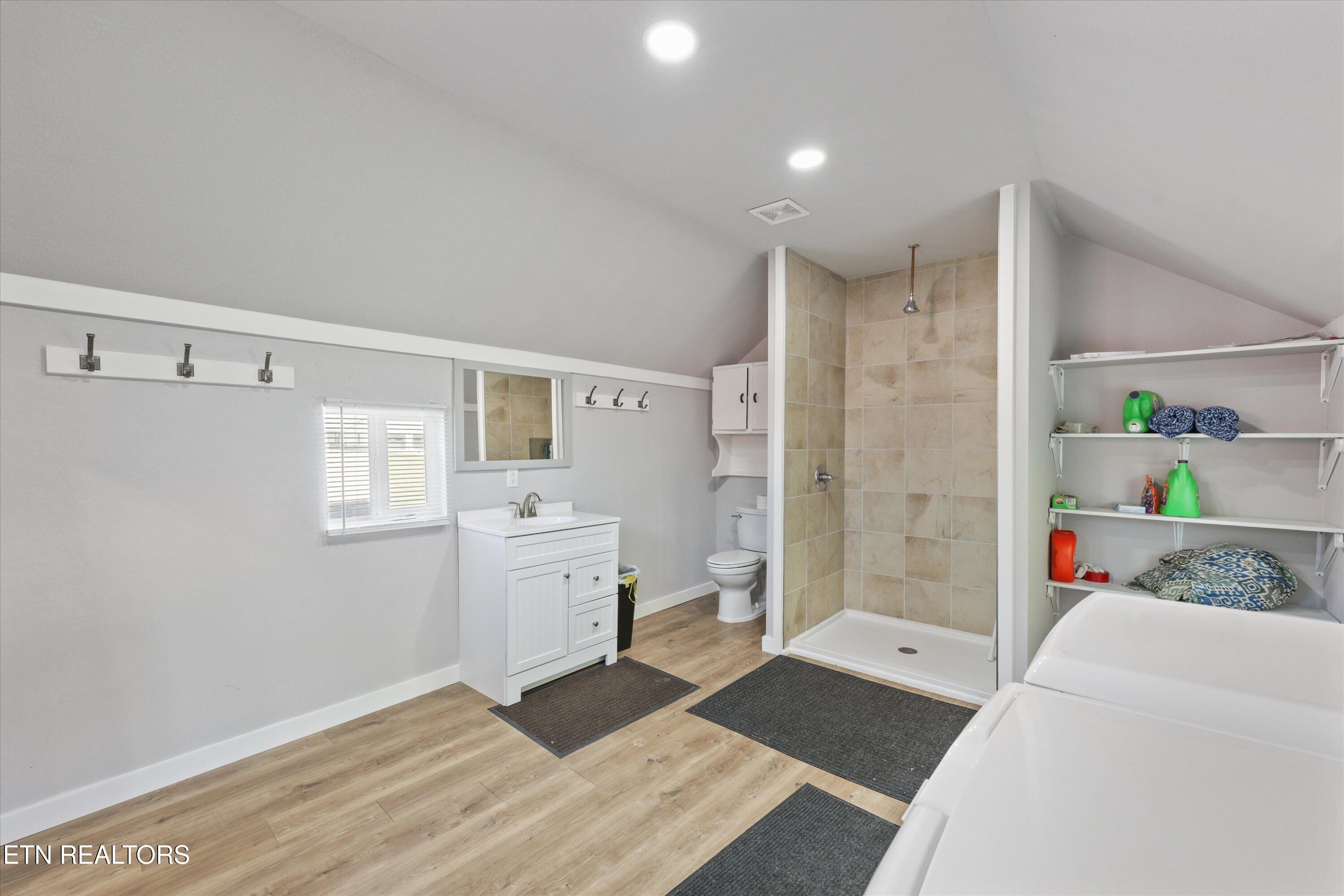 131 Burrville Road Sunbright TN 37872