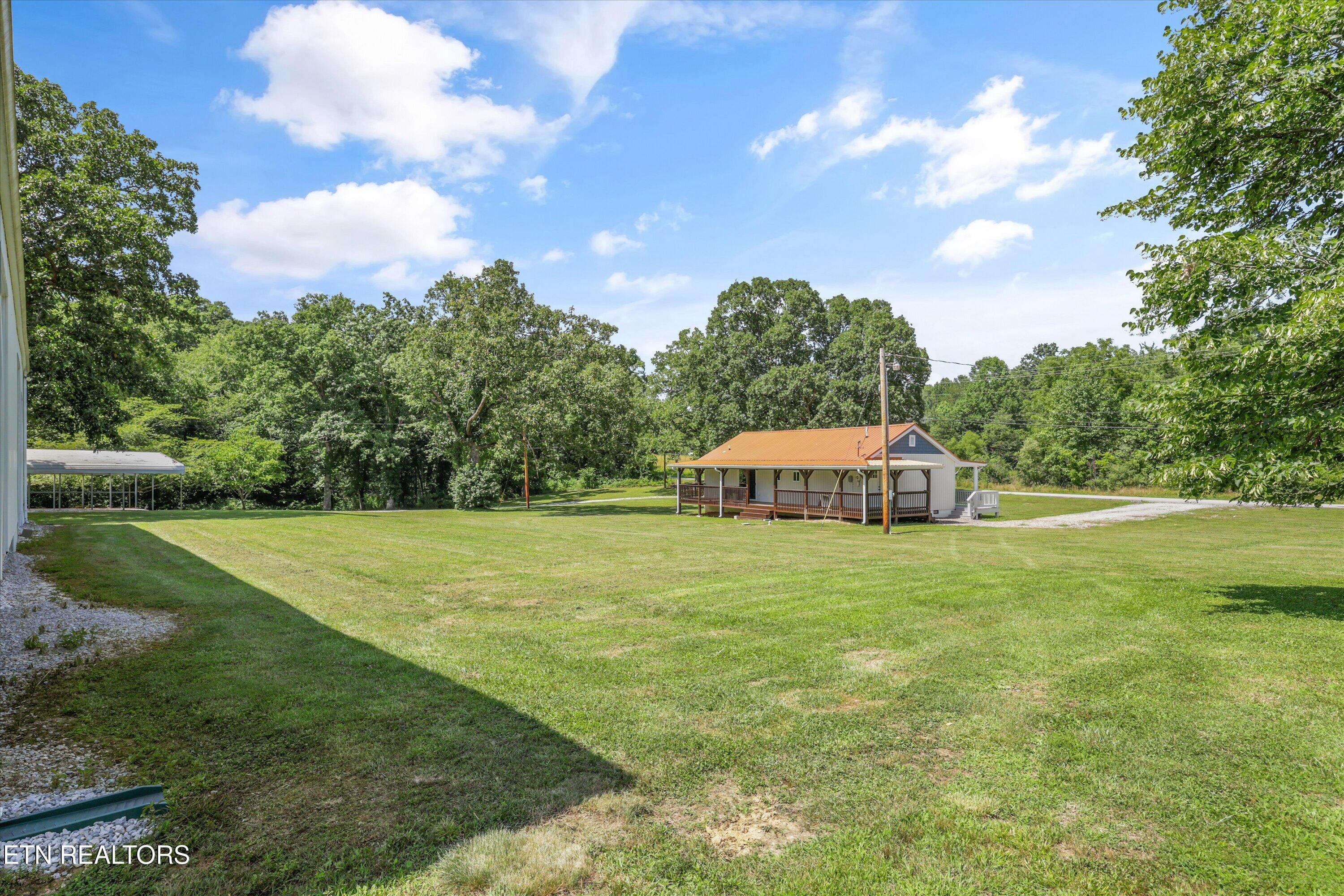 131 Burrville Road Sunbright TN 37872
