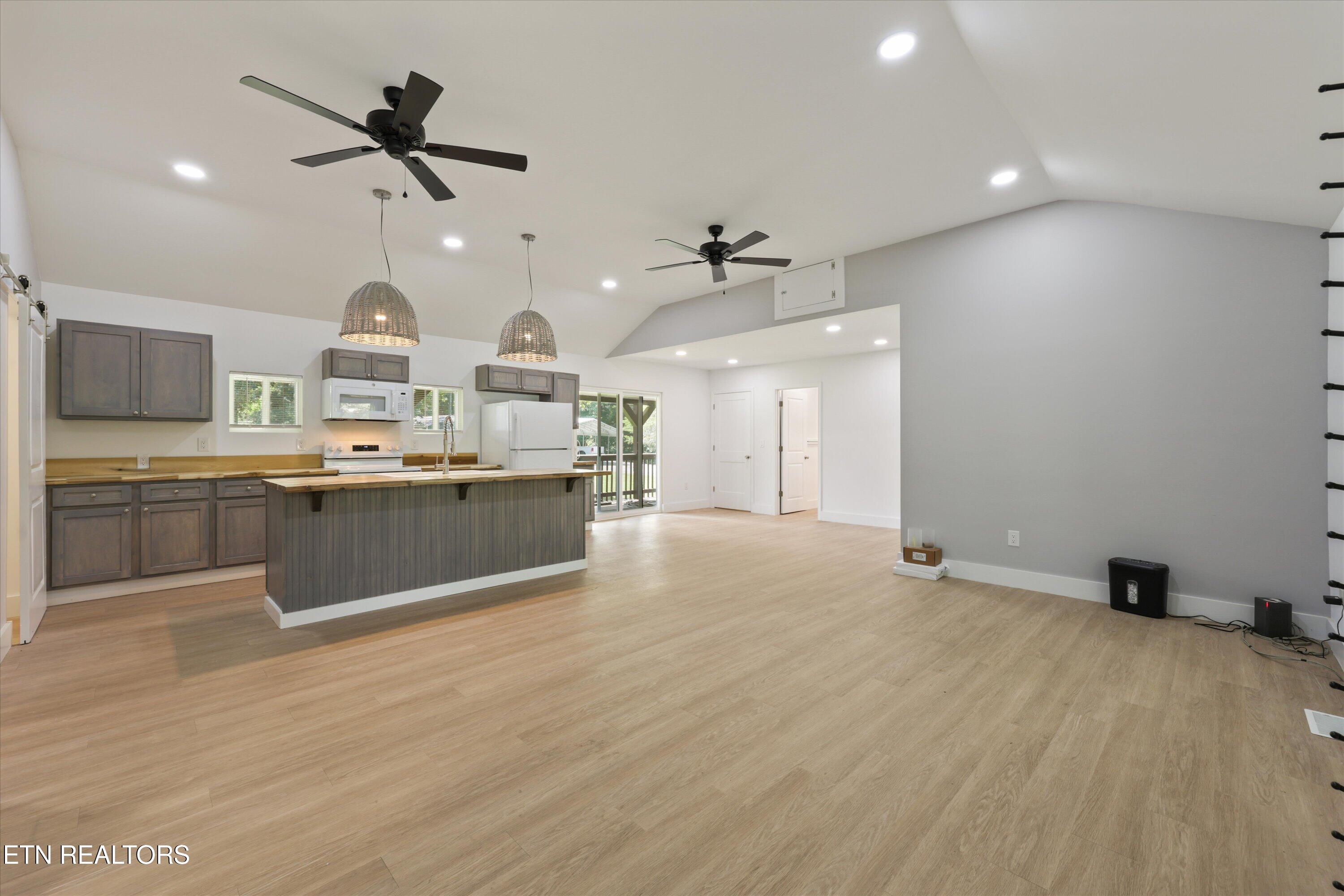 131 Burrville Road Sunbright TN 37872