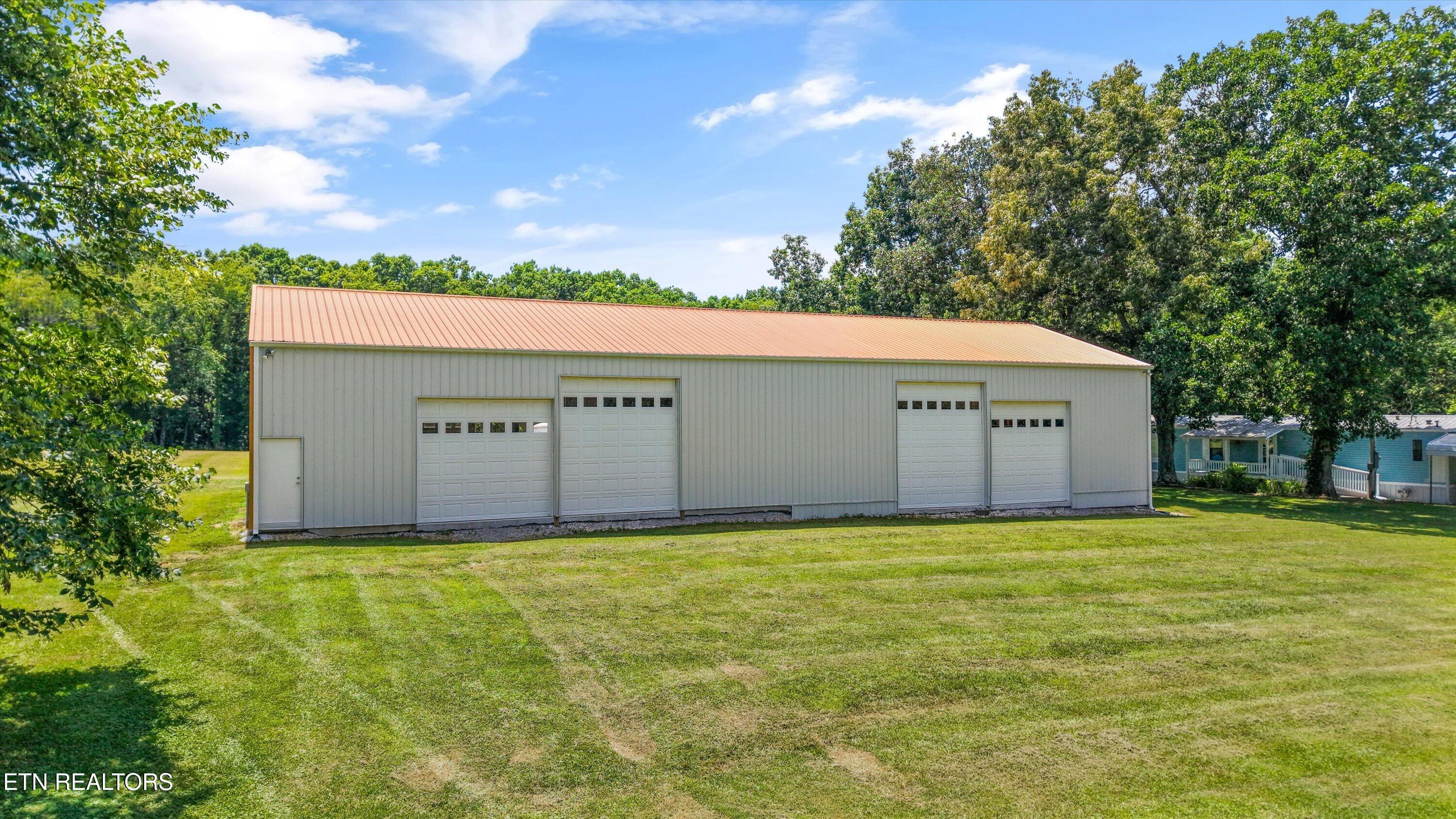 131 Burrville Road Sunbright TN 37872