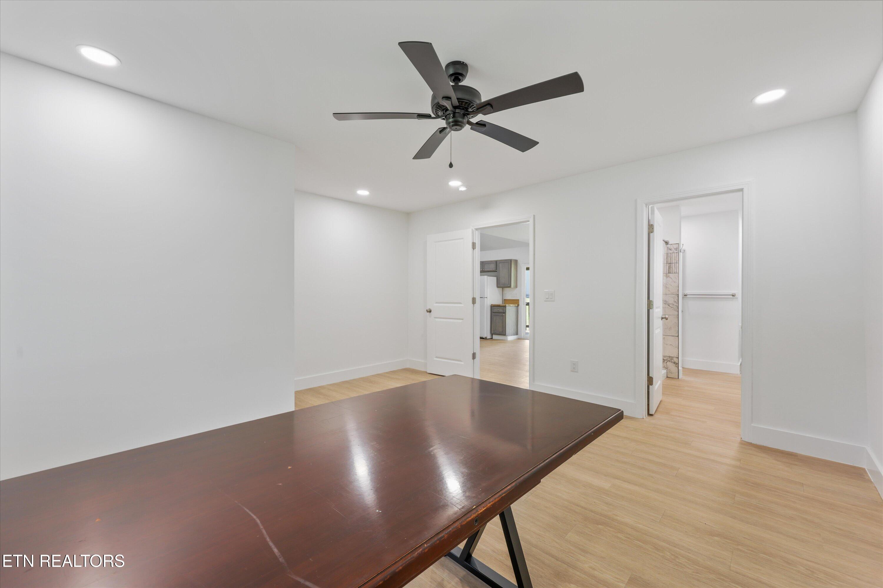 131 Burrville Road Sunbright TN 37872
