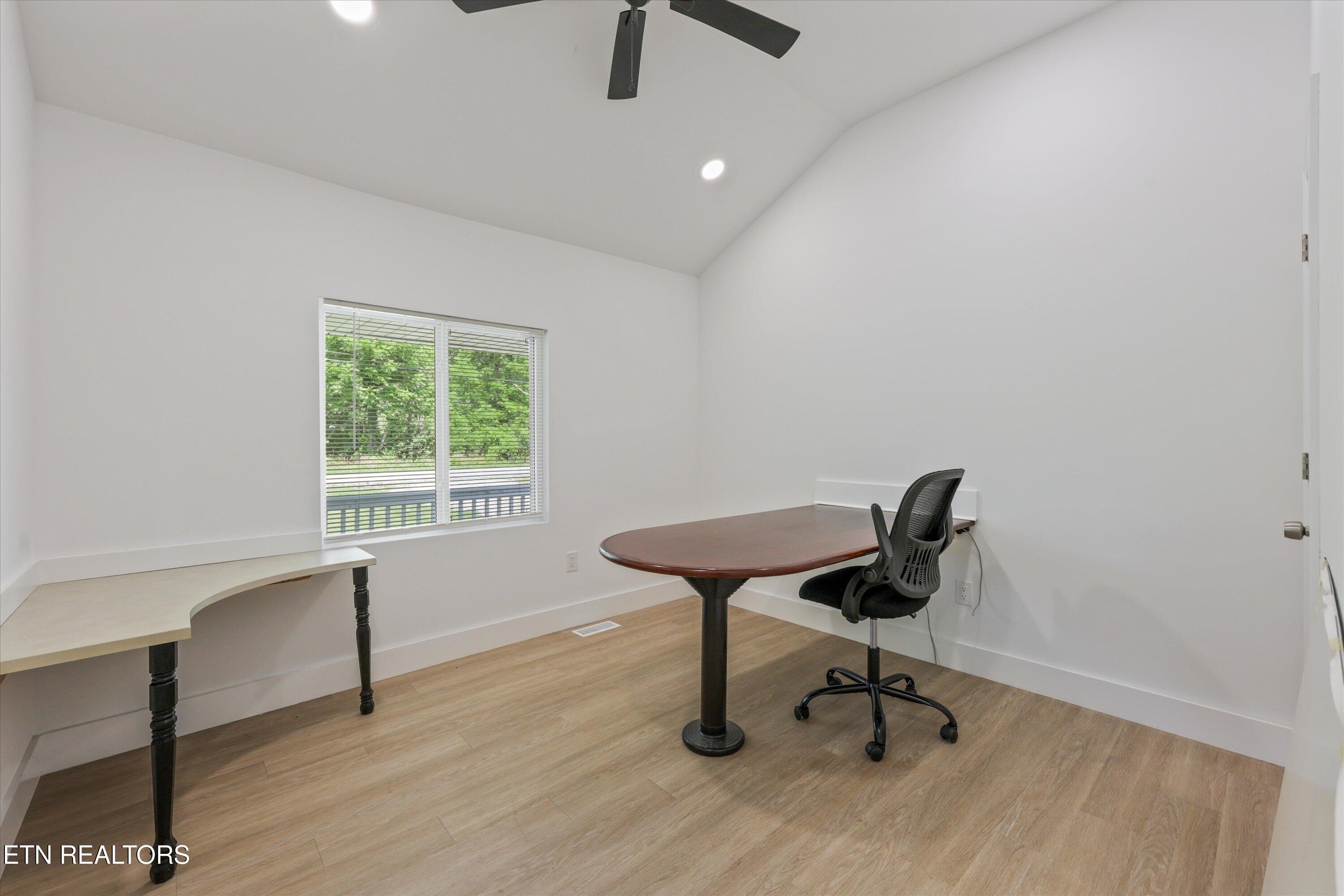 131 Burrville Road Sunbright TN 37872