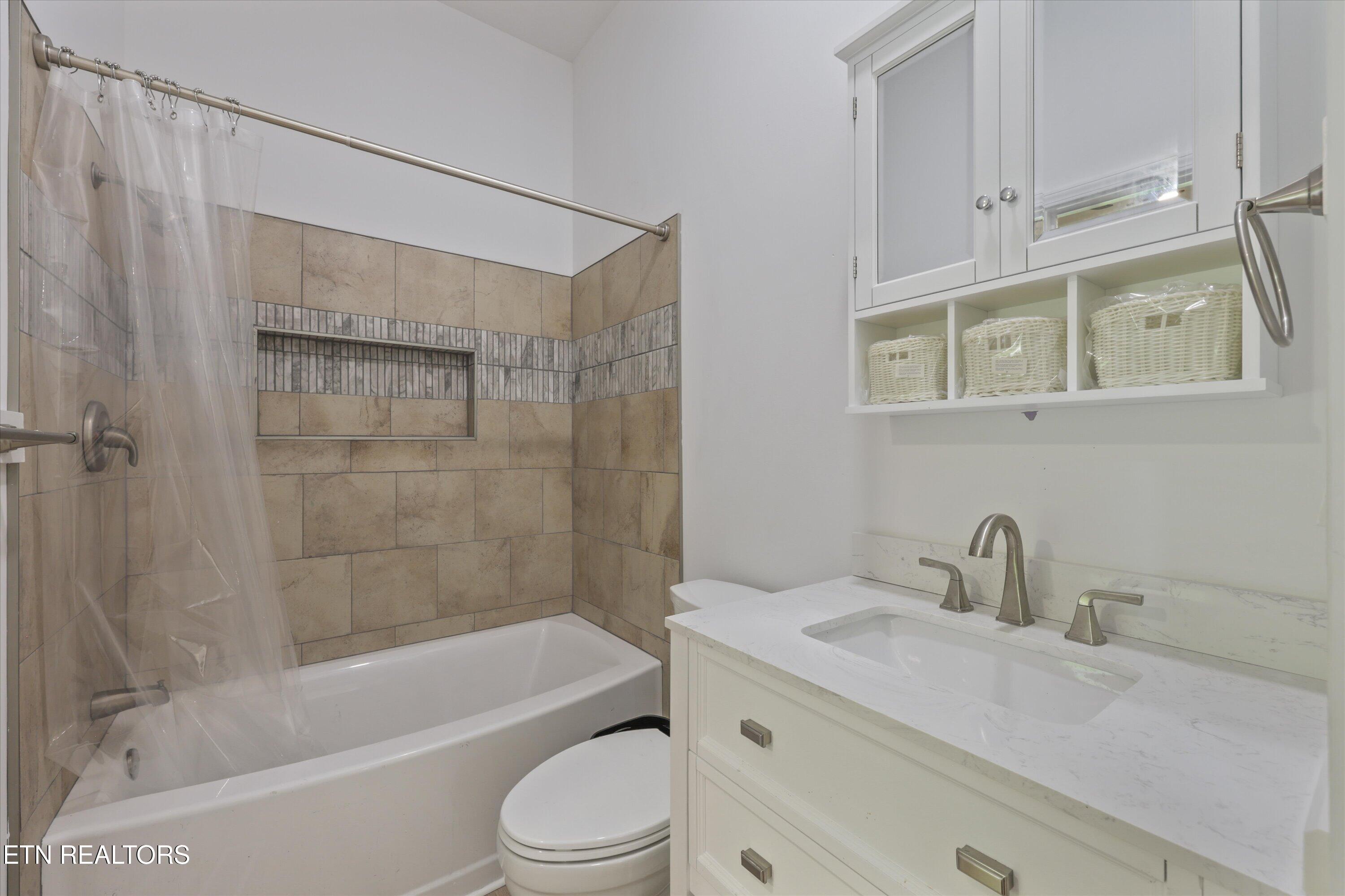131 Burrville Road Sunbright TN 37872