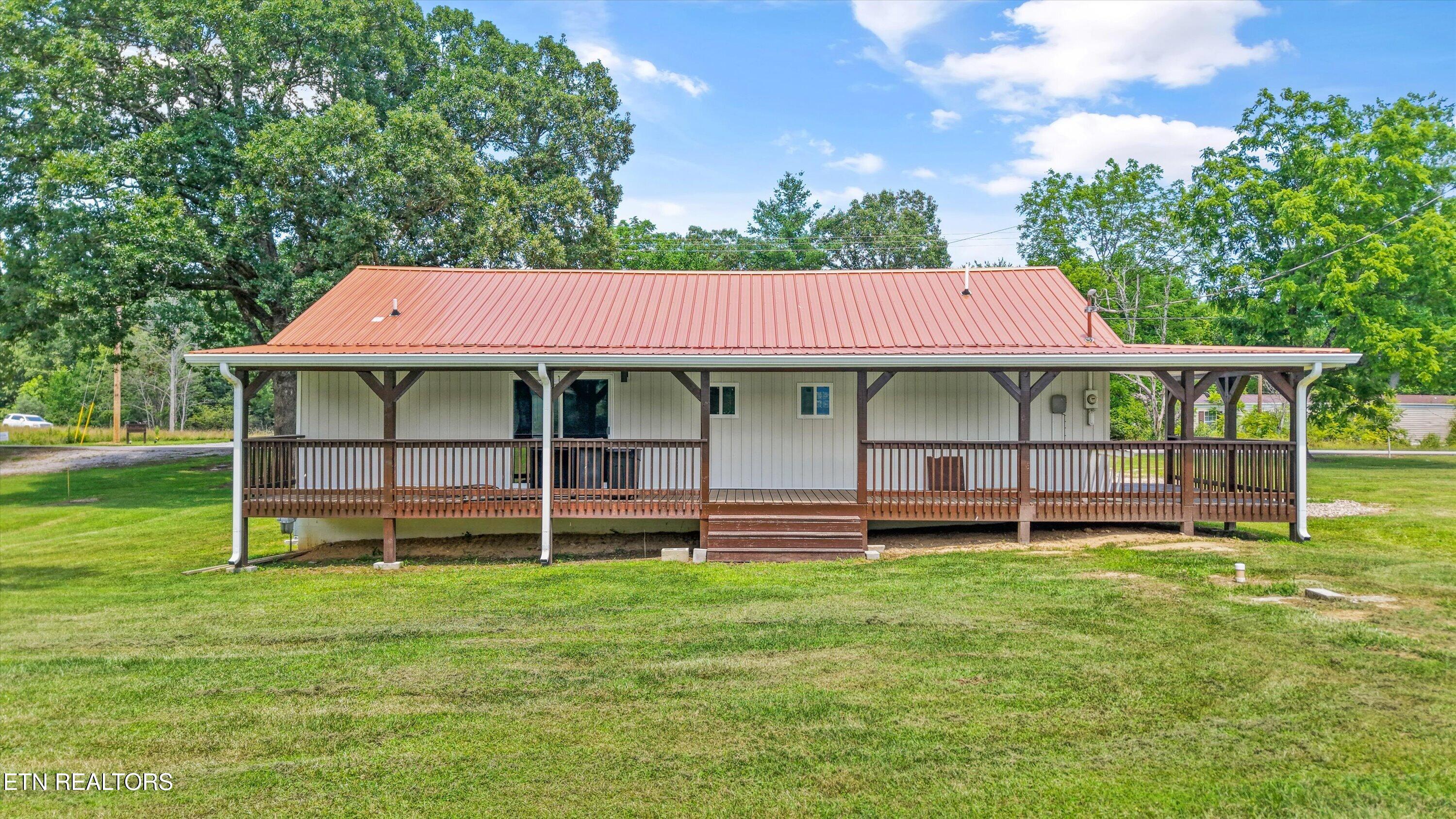 131 Burrville Road Sunbright TN 37872