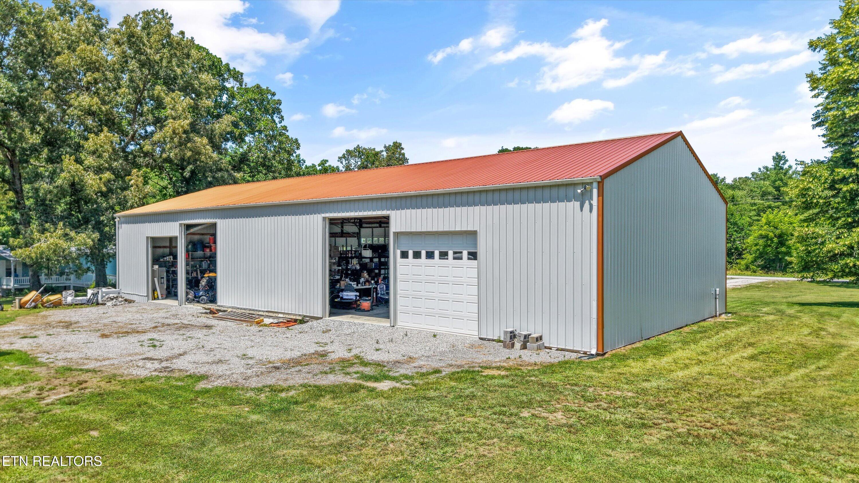 131 Burrville Road Sunbright TN 37872