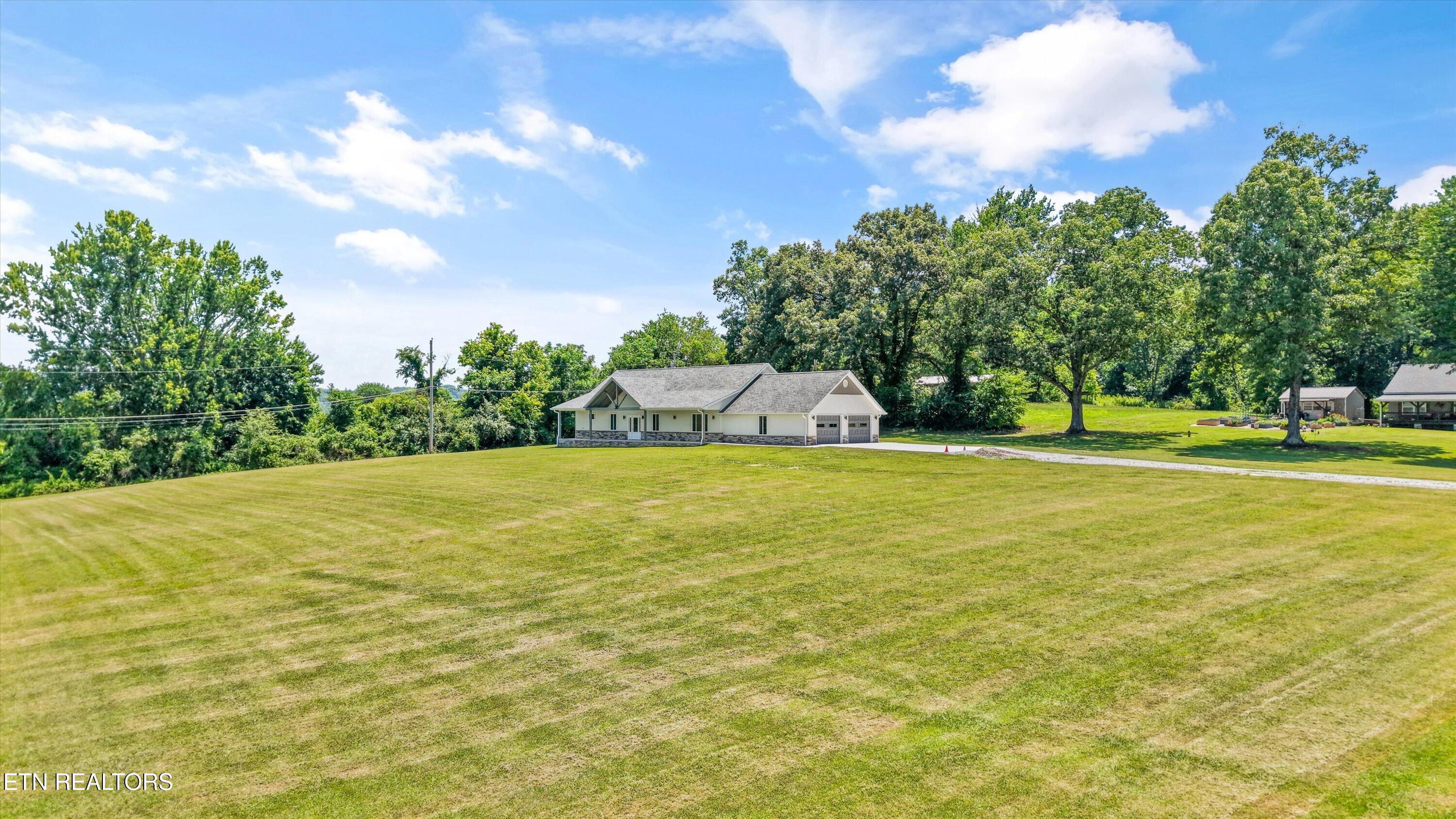 131 Burrville Road Sunbright TN 37872