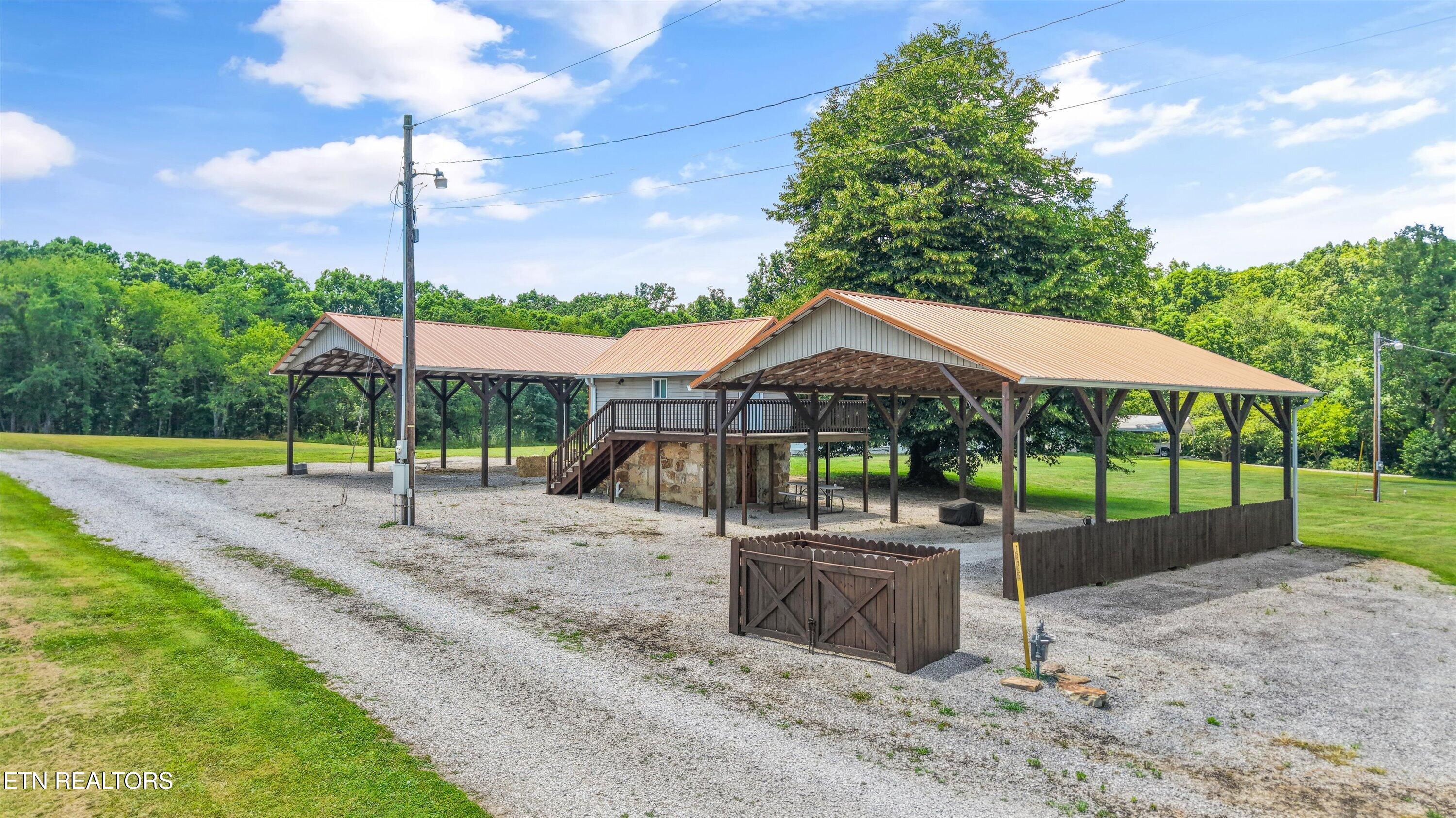 131 Burrville Road Sunbright TN 37872
