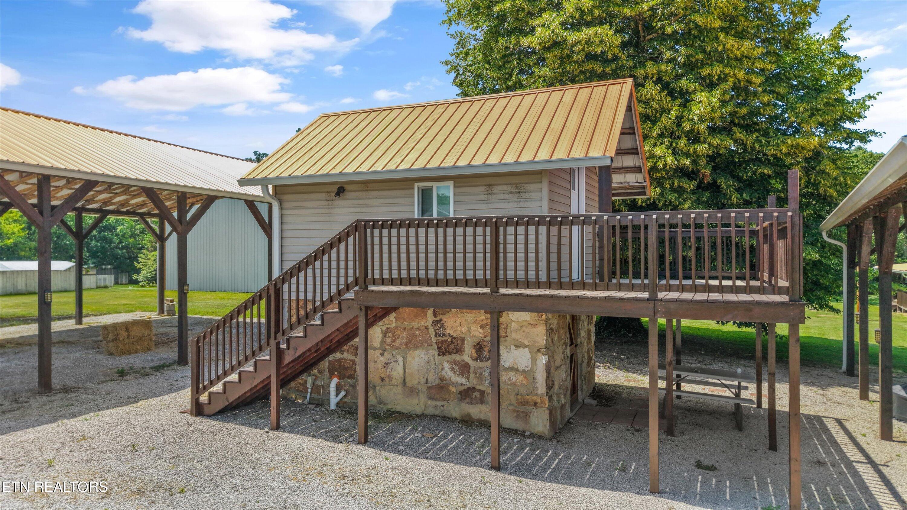 131 Burrville Road Sunbright TN 37872
