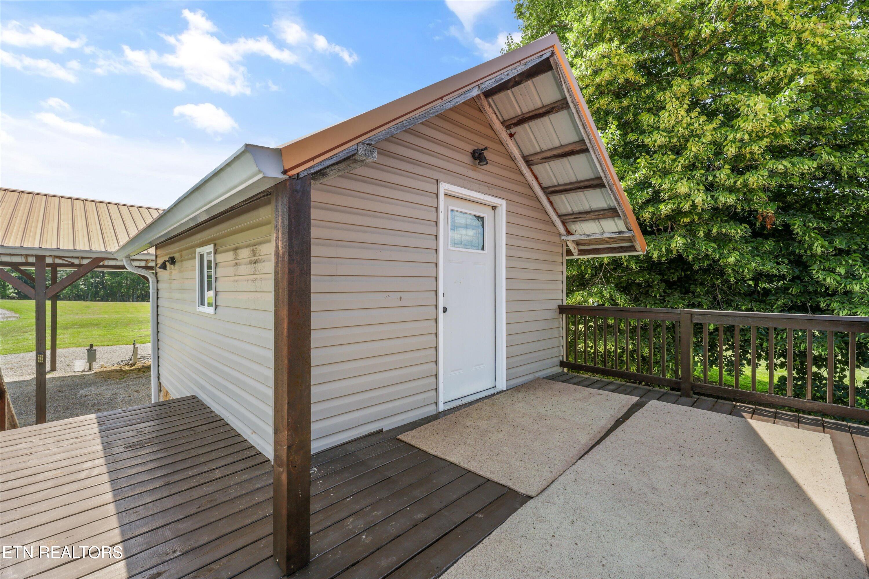 131 Burrville Road Sunbright TN 37872