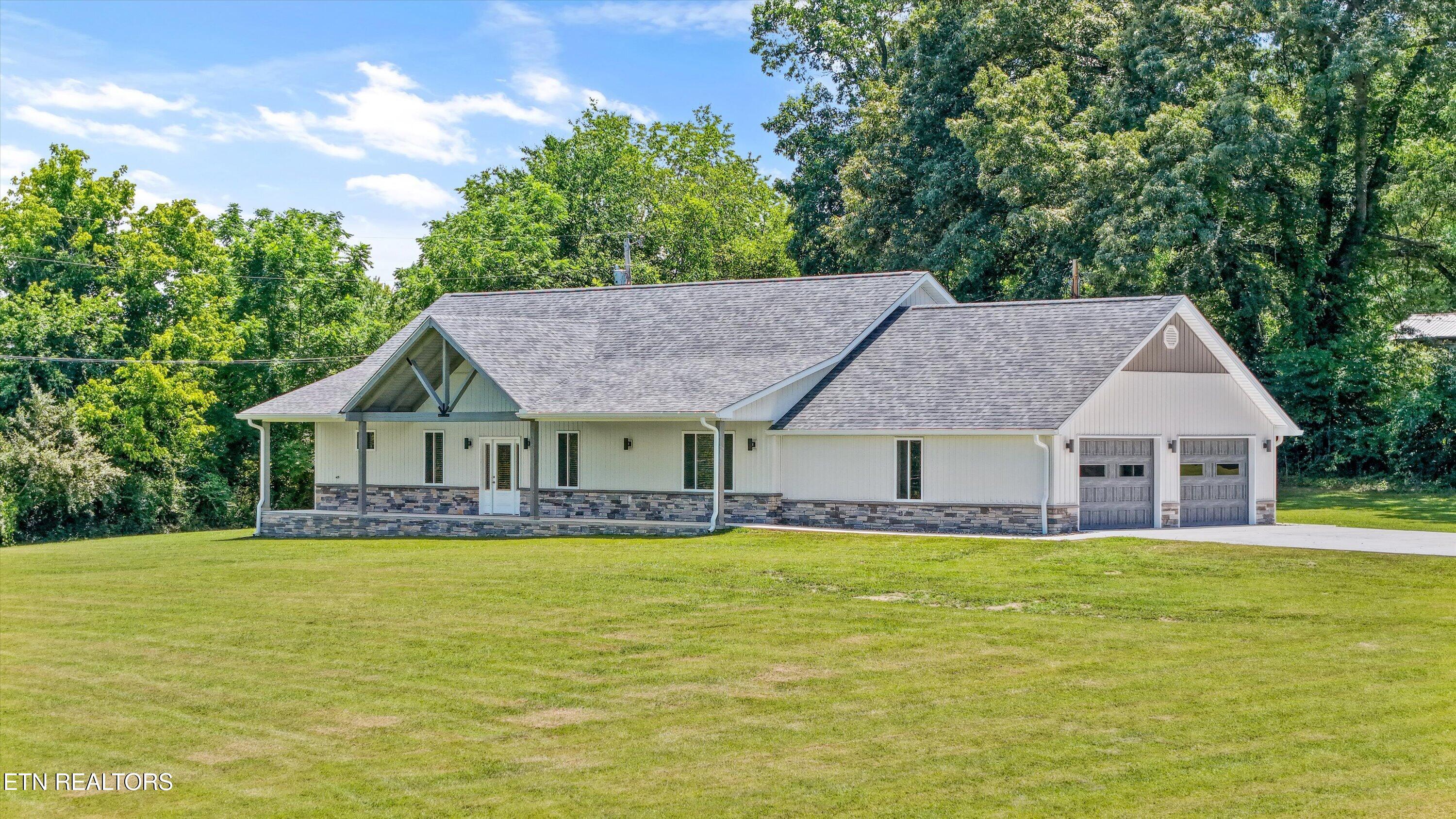131 Burrville Road Sunbright TN 37872