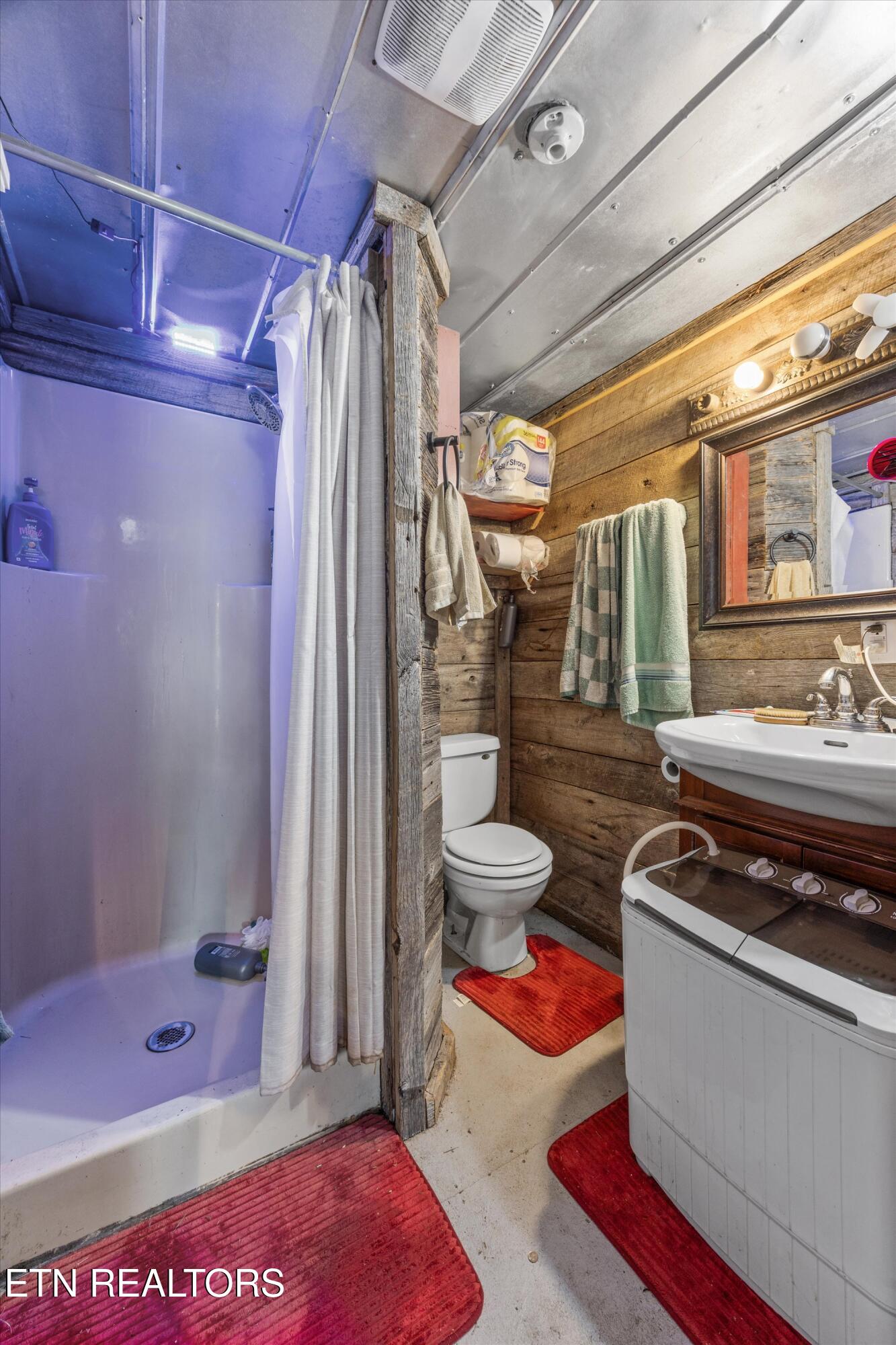 5704 Scott Highway Robbins TN 37852