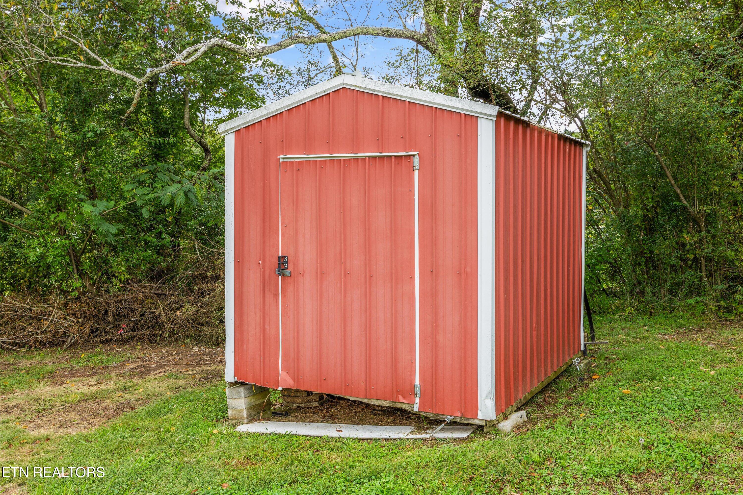 5704 Scott Highway Robbins TN 37852