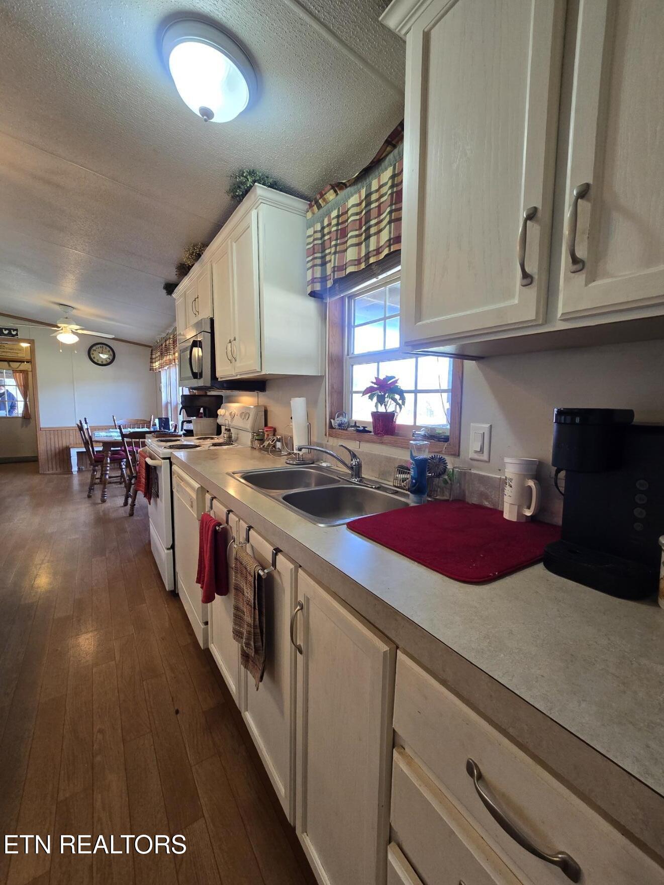 8275 Brimstone Road Robbins TN 37852