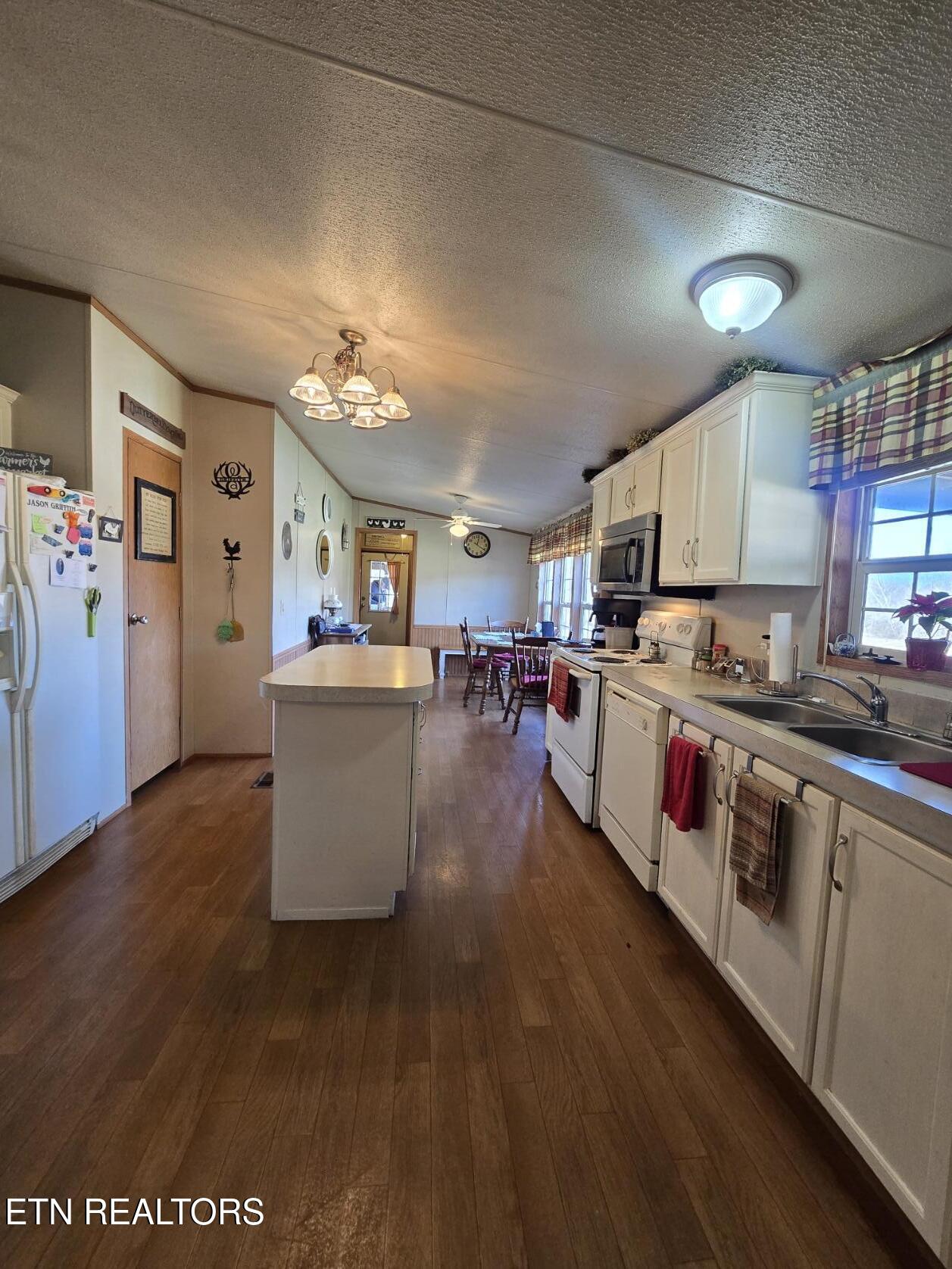 8275 Brimstone Road Robbins TN 37852