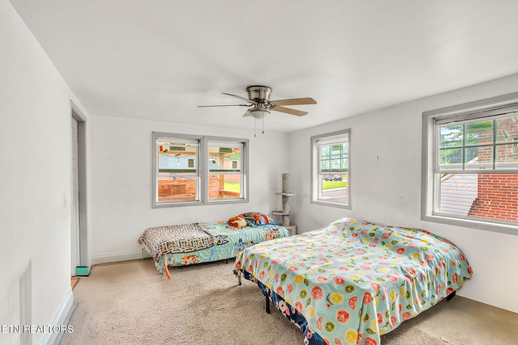 929 N Roane Street Harriman TN 37748