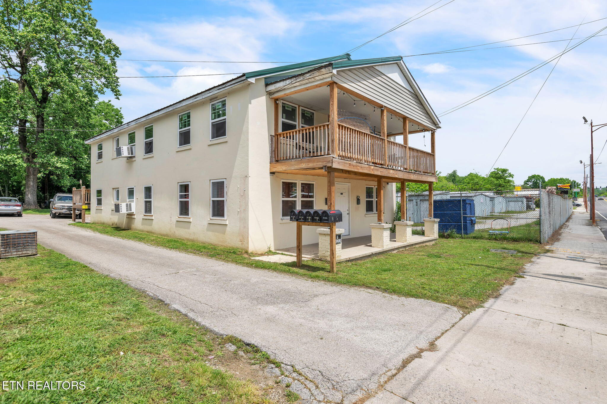 929 N Roane Street Harriman TN 37748