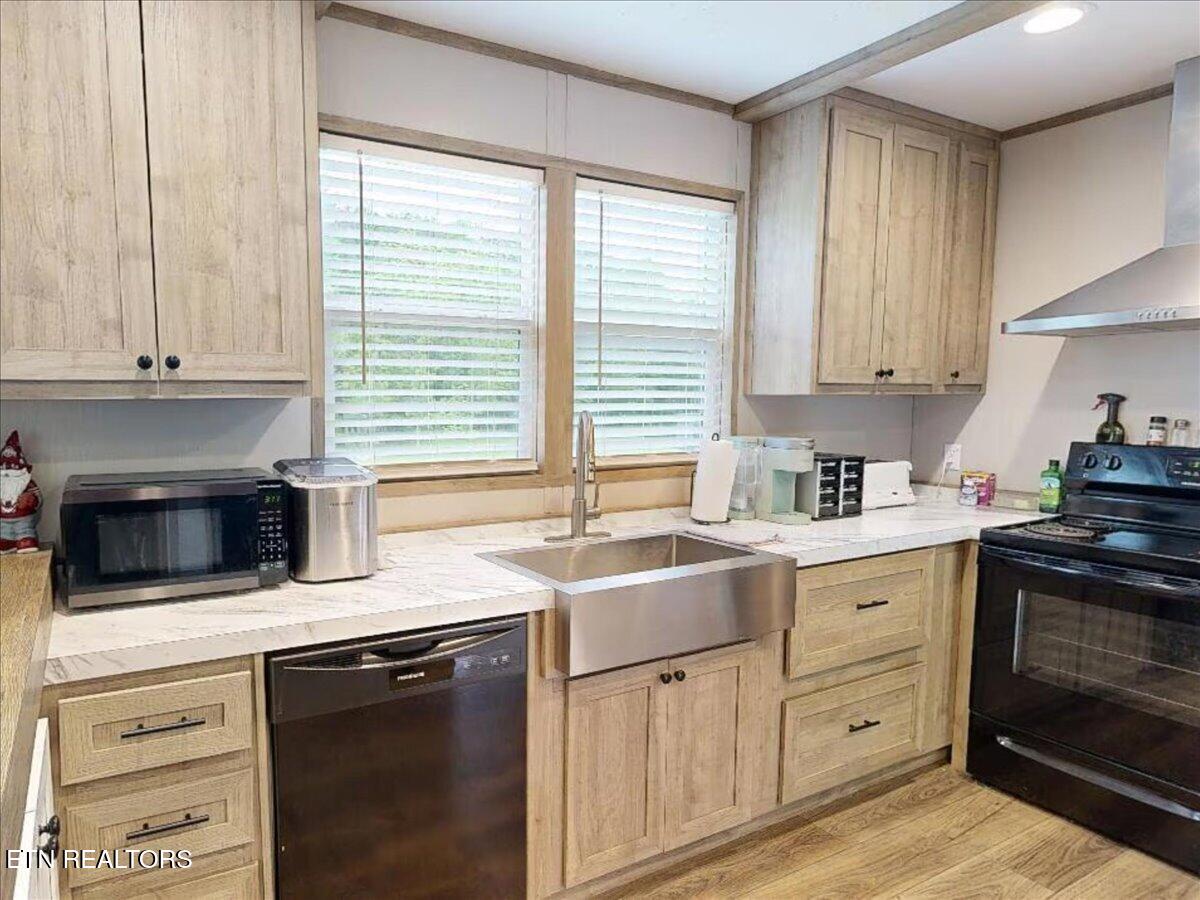 427 & 439 Thorngrove Pike Kodak TN 37764