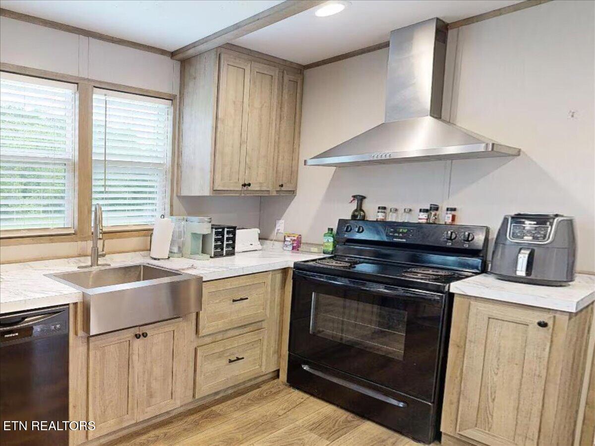 427 & 439 Thorngrove Pike Kodak TN 37764
