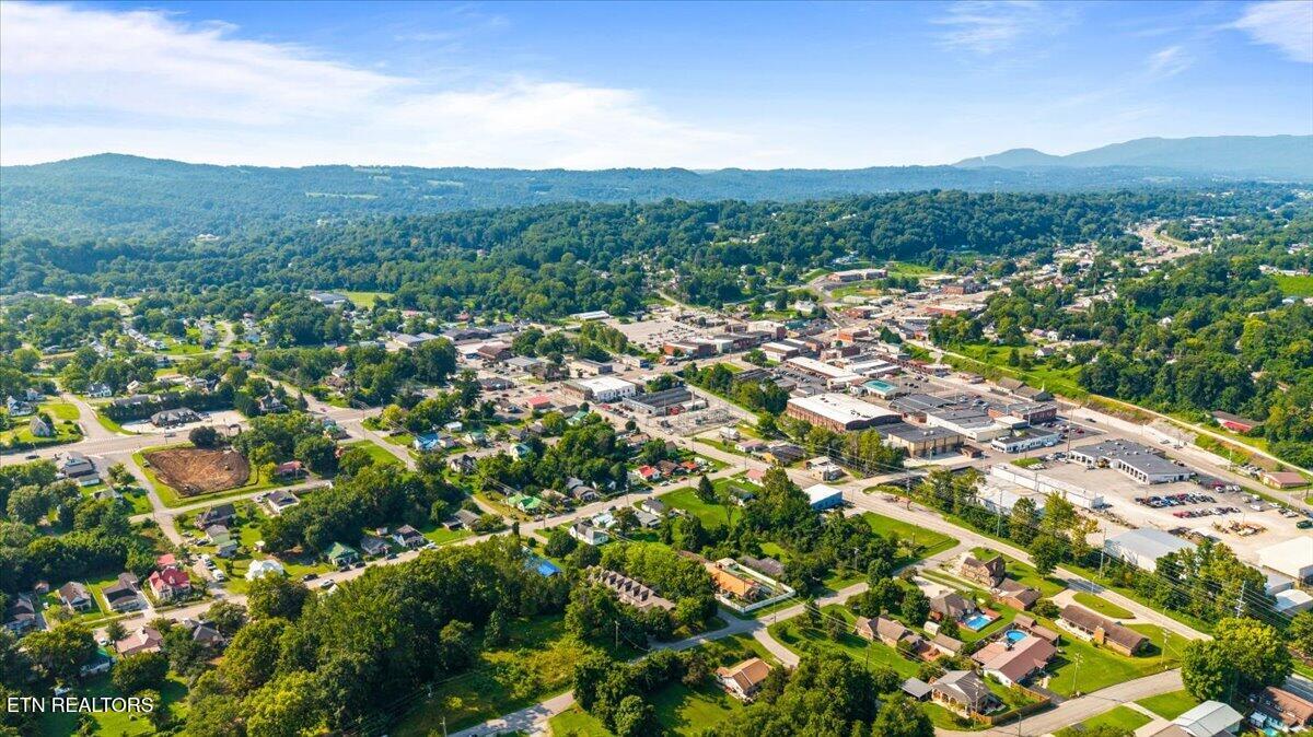 402 E Forrest Street Lafollette TN 37766
