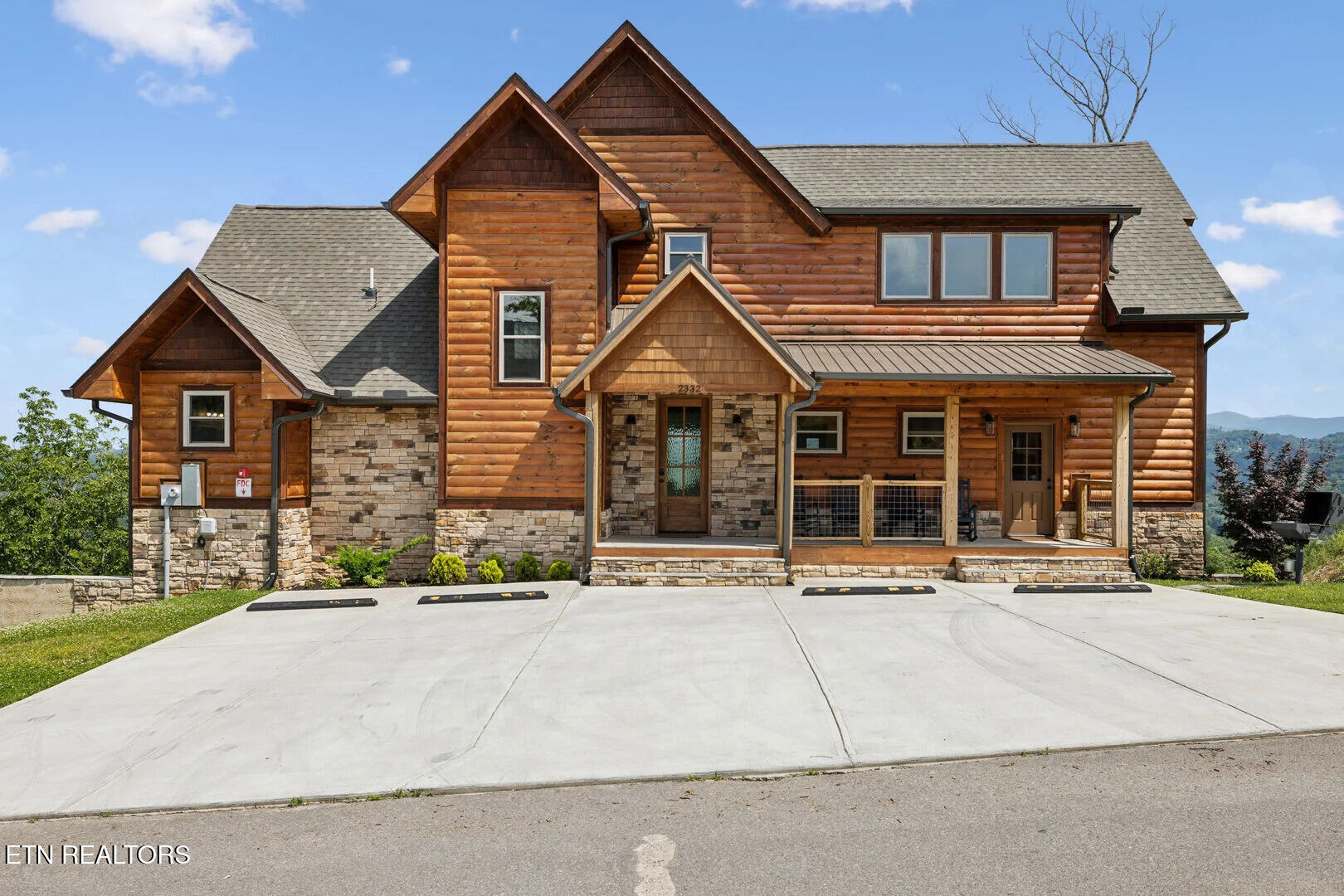 Sevierville TN, 1736 Azalea Circle