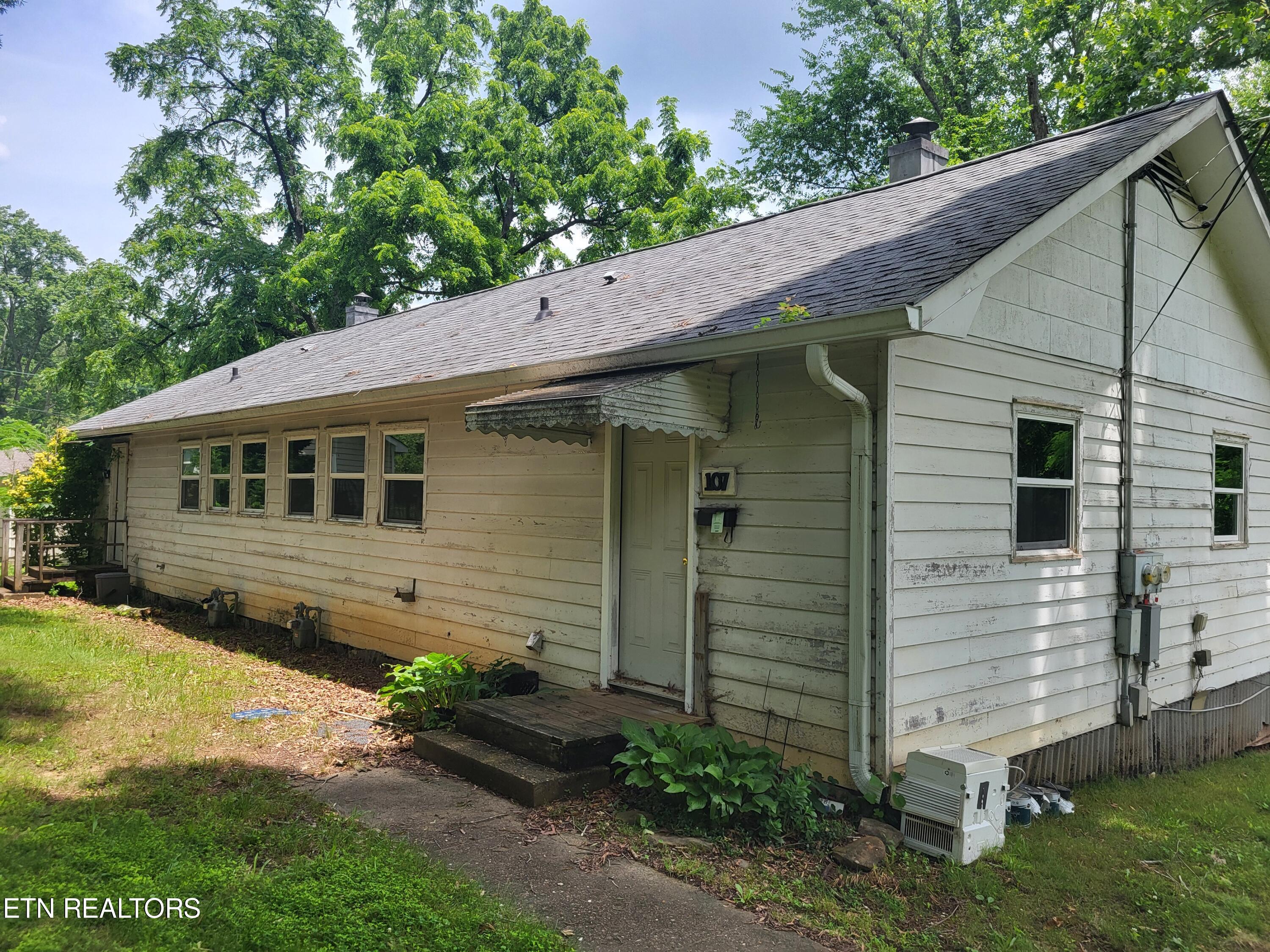 105/107 Hamilton Circle Oak Ridge TN 37830