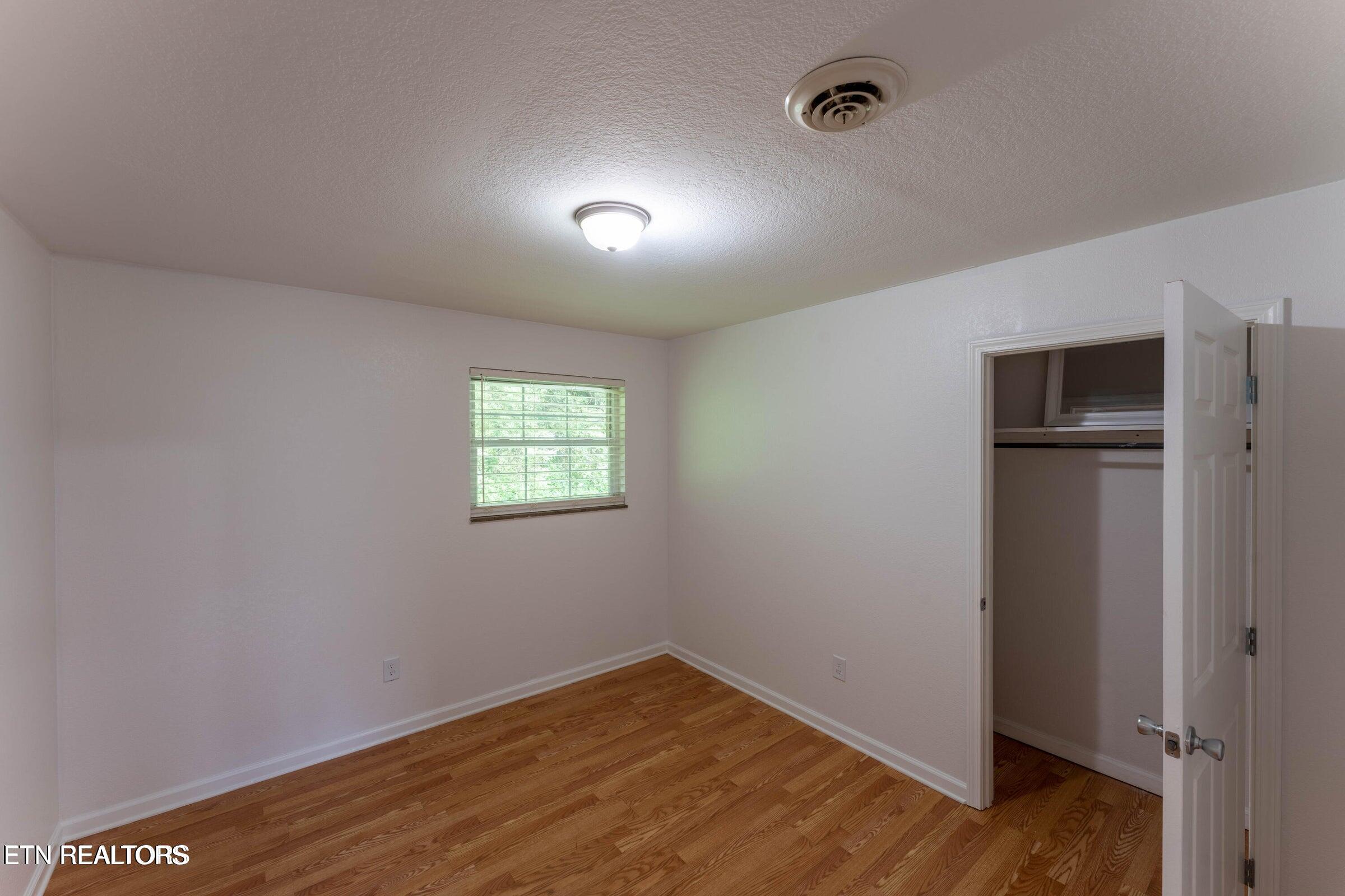 2182 Lakeview Road Lenoir City TN 37772