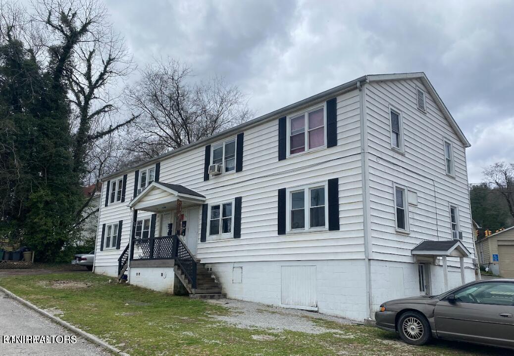 725 Chilhowee Street Harriman TN 37748