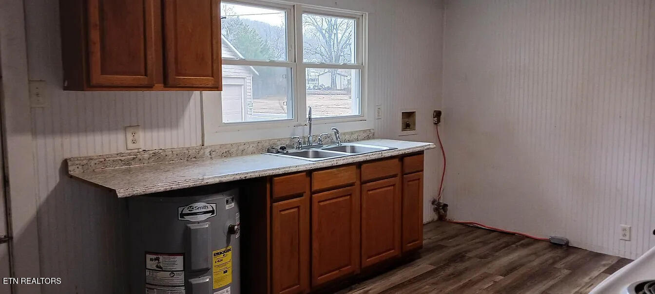 725 Chilhowee Street Harriman TN 37748