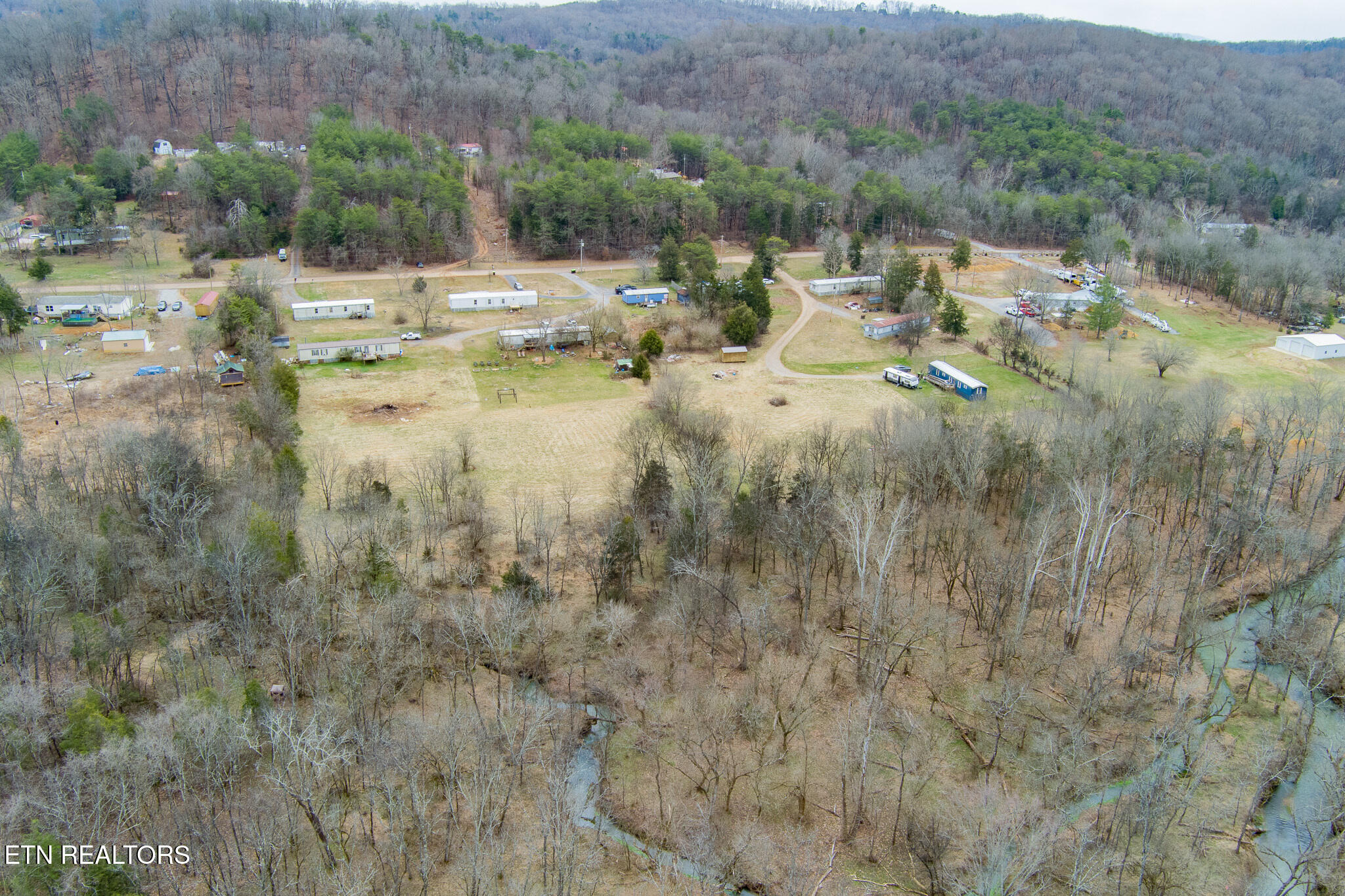 833 & 825 Elder Lane Kodak TN 37764