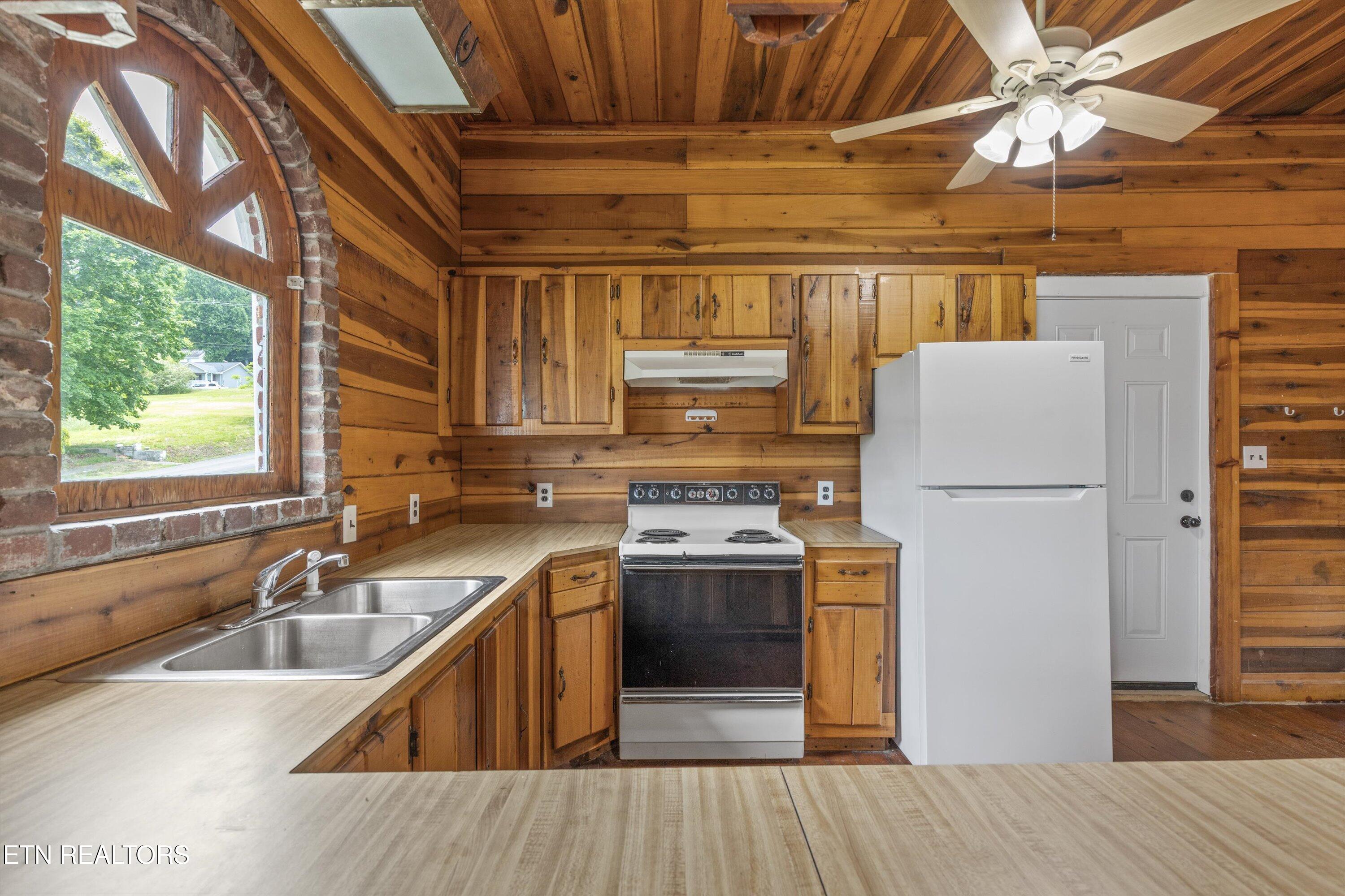 313 W Spring Street Oliver Springs TN 37840