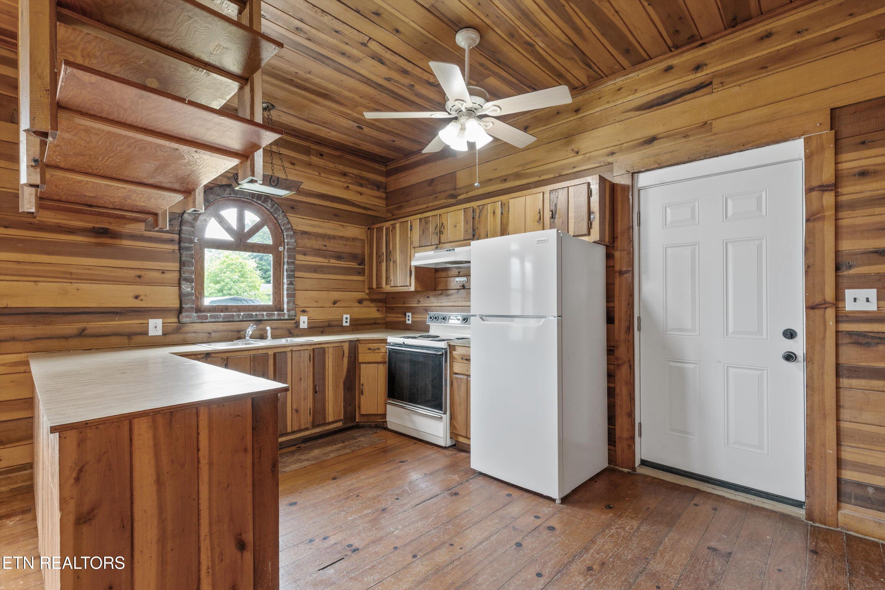 313 W Spring Street Oliver Springs TN 37840