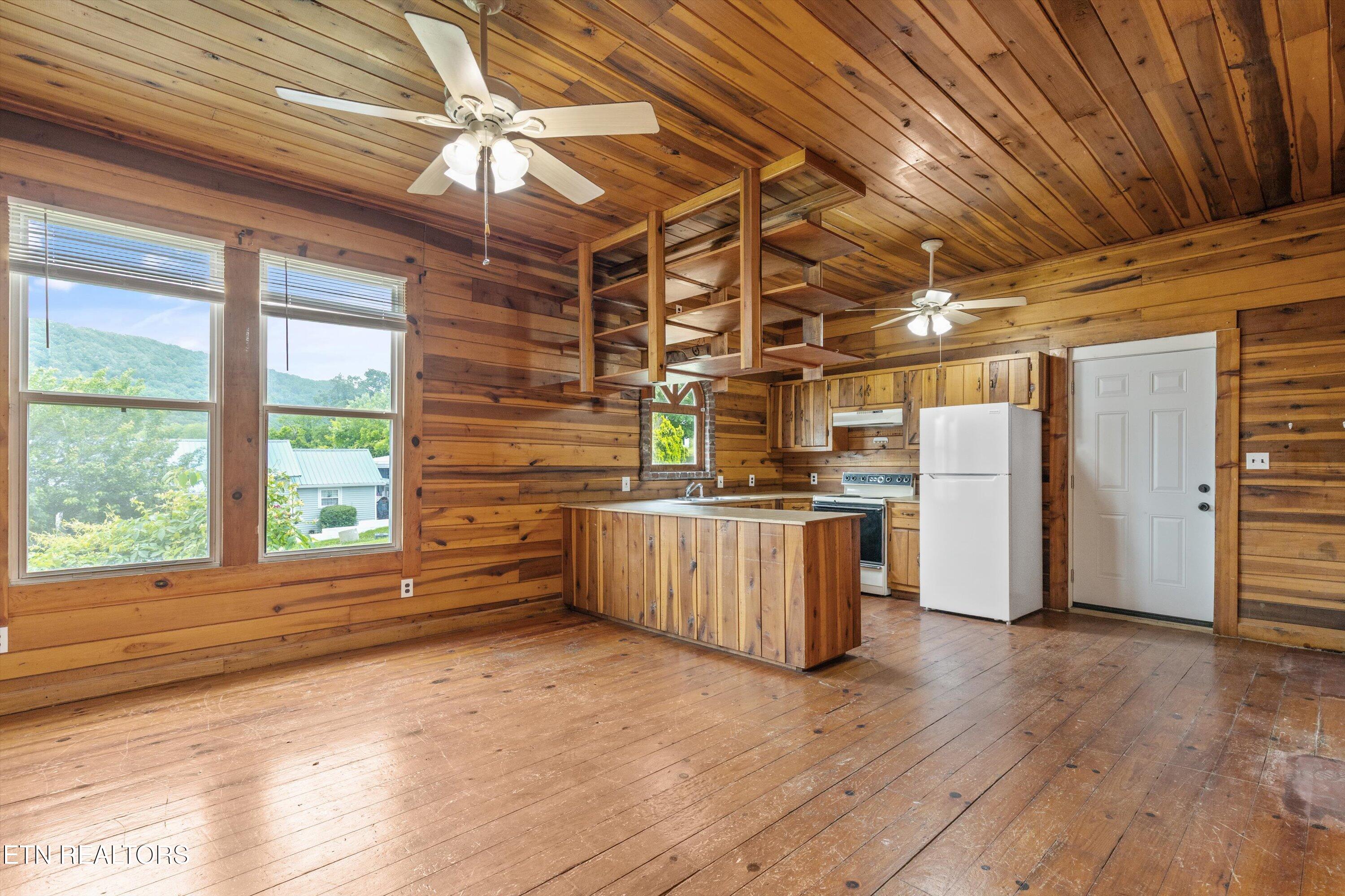 313 W Spring Street Oliver Springs TN 37840