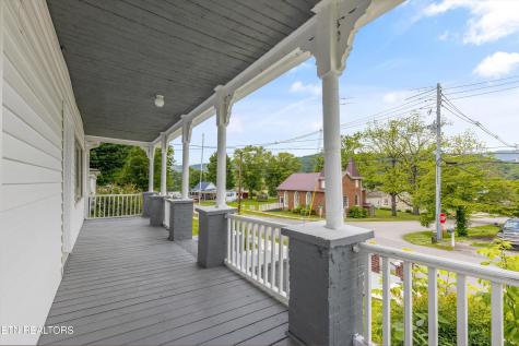 313 W Spring Street Oliver Springs TN 37840
