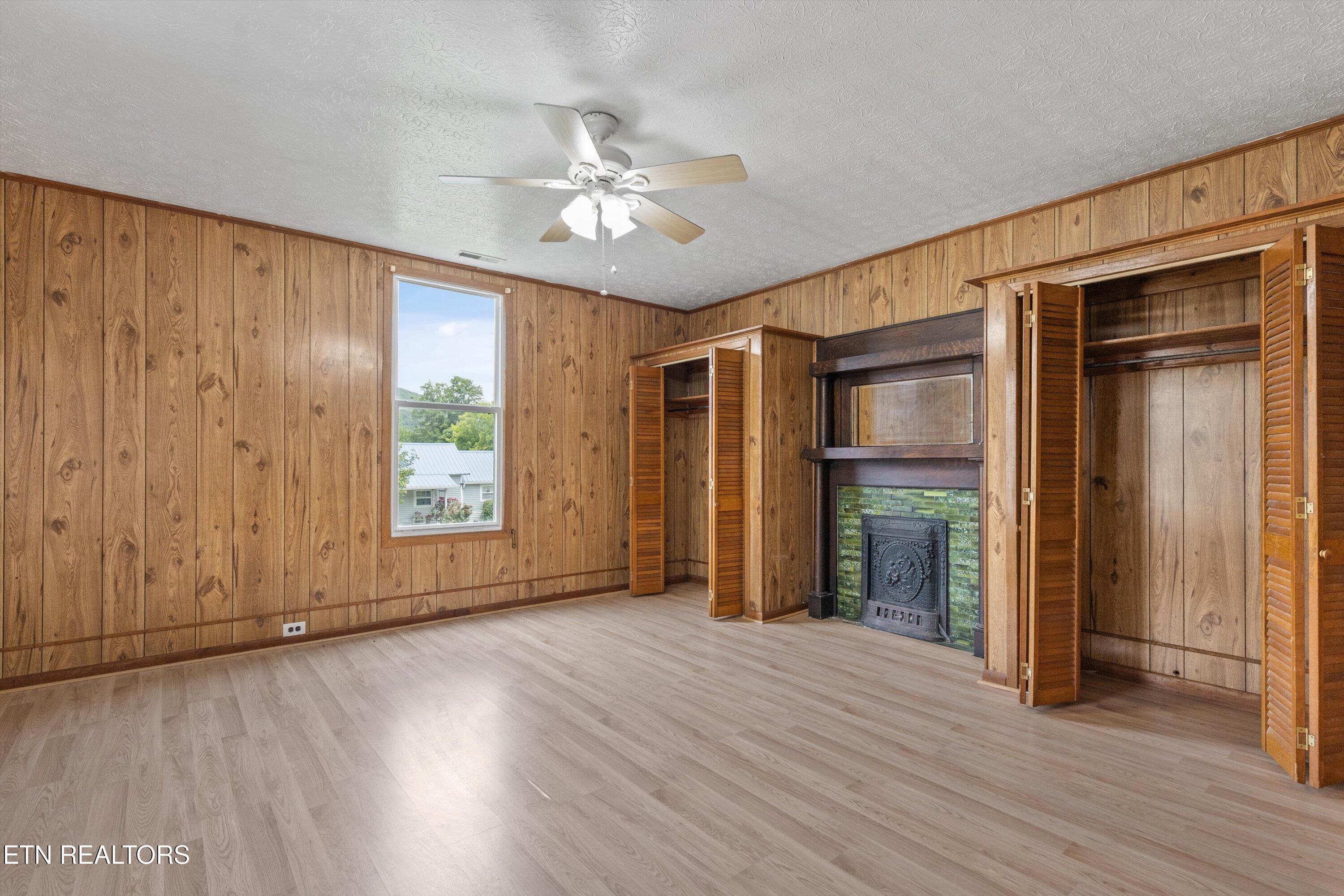 313 W Spring Street Oliver Springs TN 37840