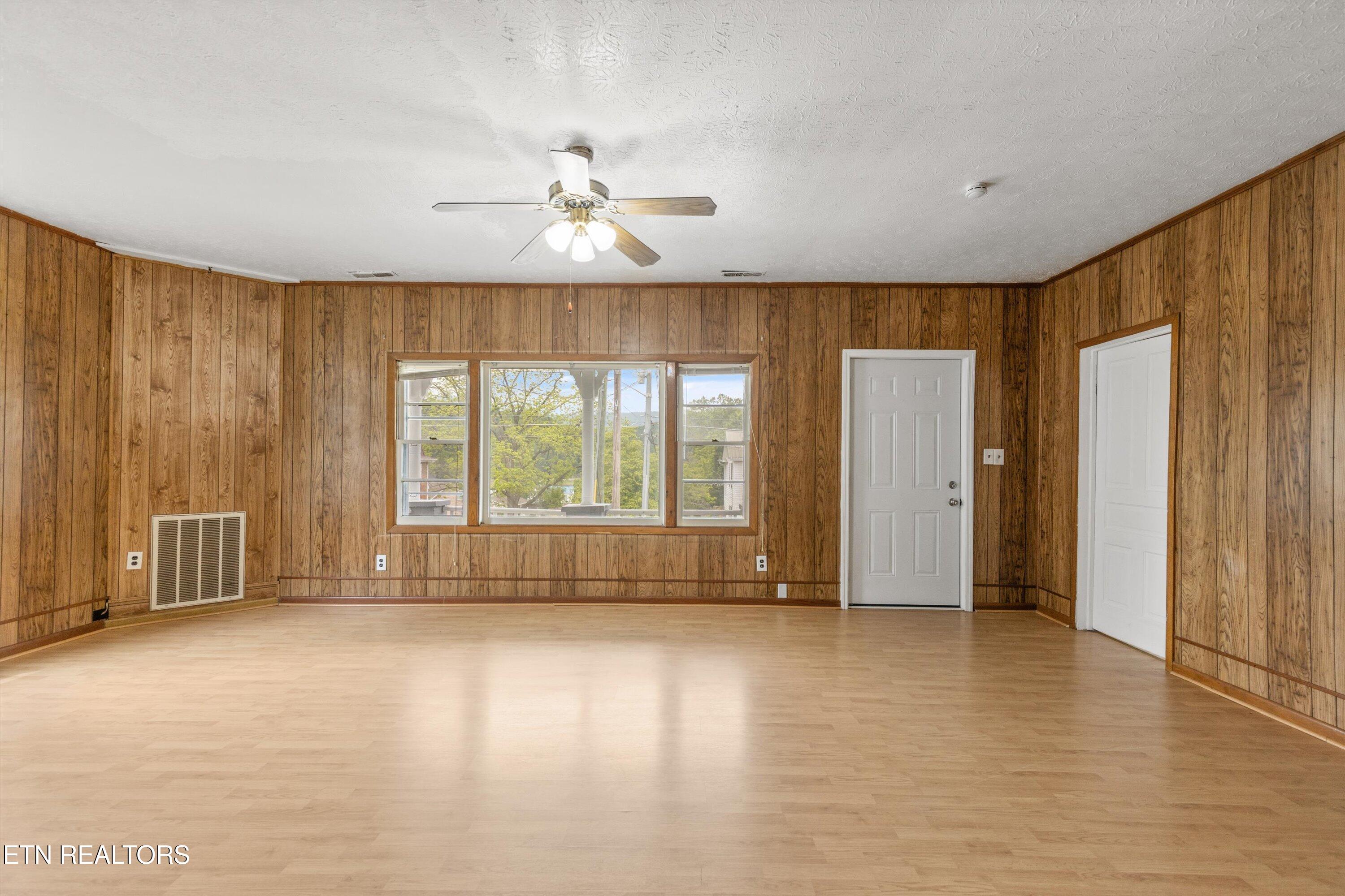 313 W Spring Street Oliver Springs TN 37840