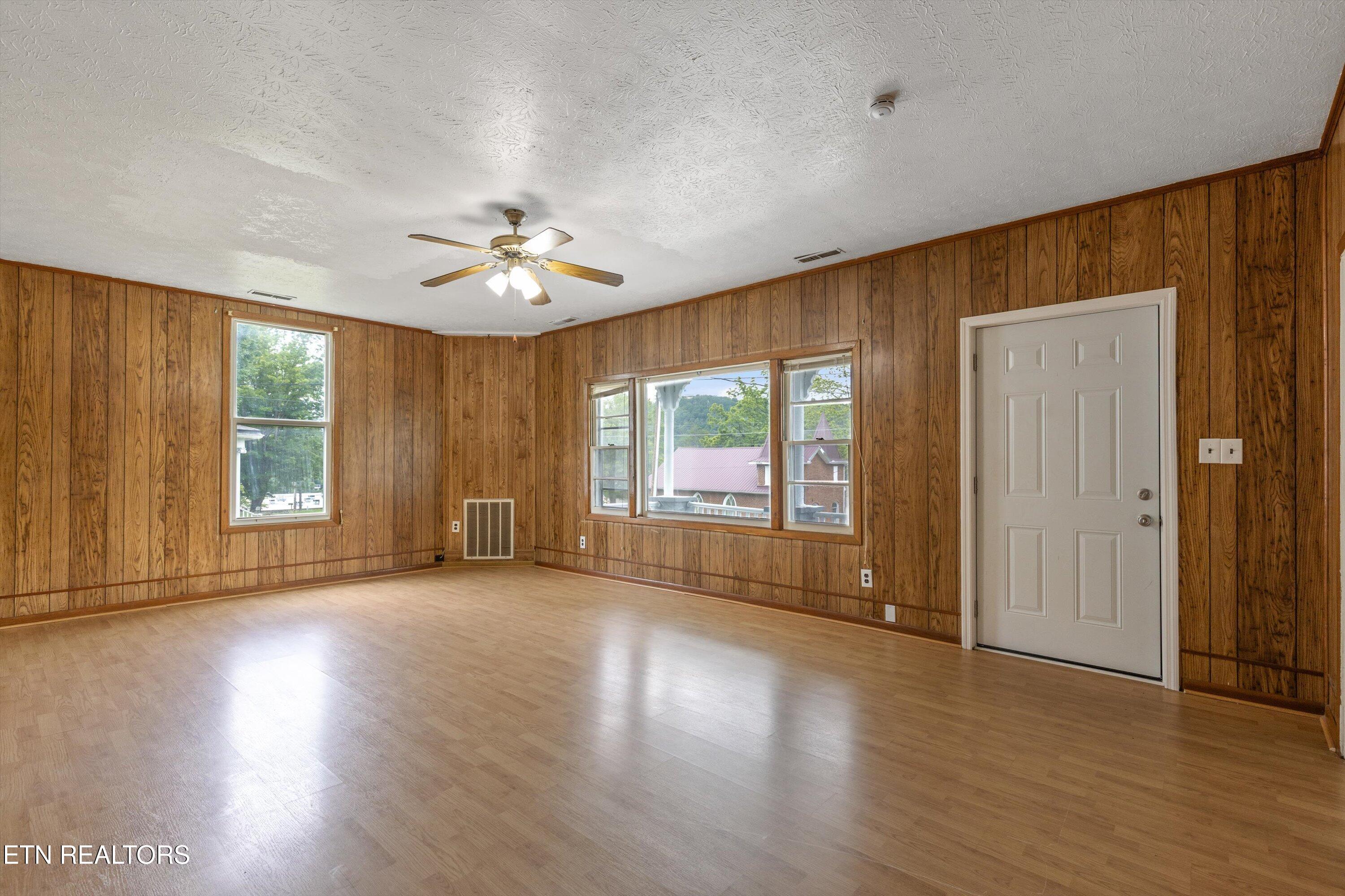 313 W Spring Street Oliver Springs TN 37840