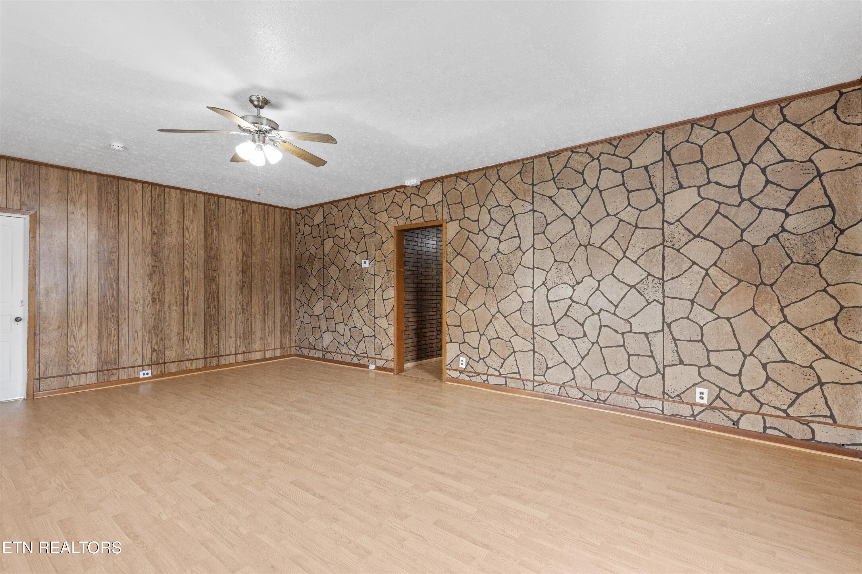 313 W Spring Street Oliver Springs TN 37840