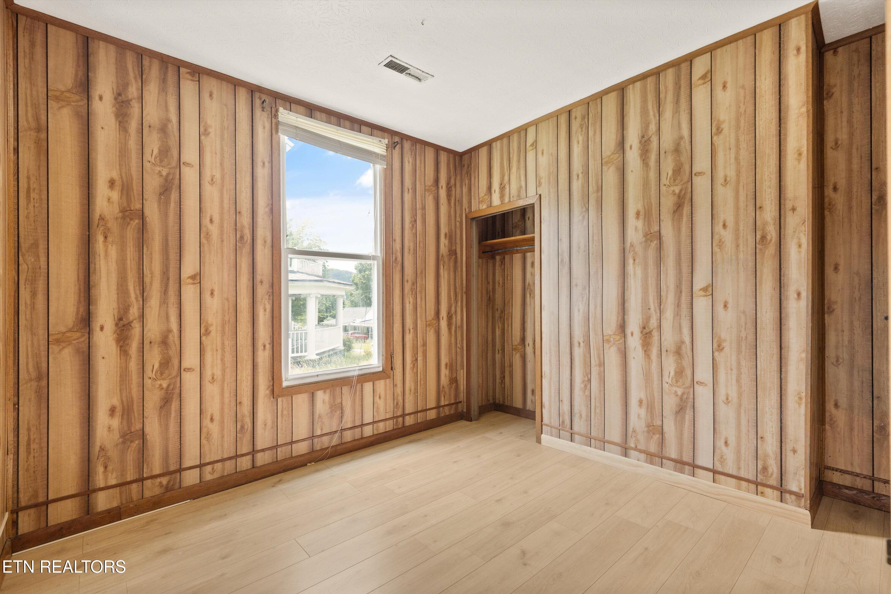 313 W Spring Street Oliver Springs TN 37840