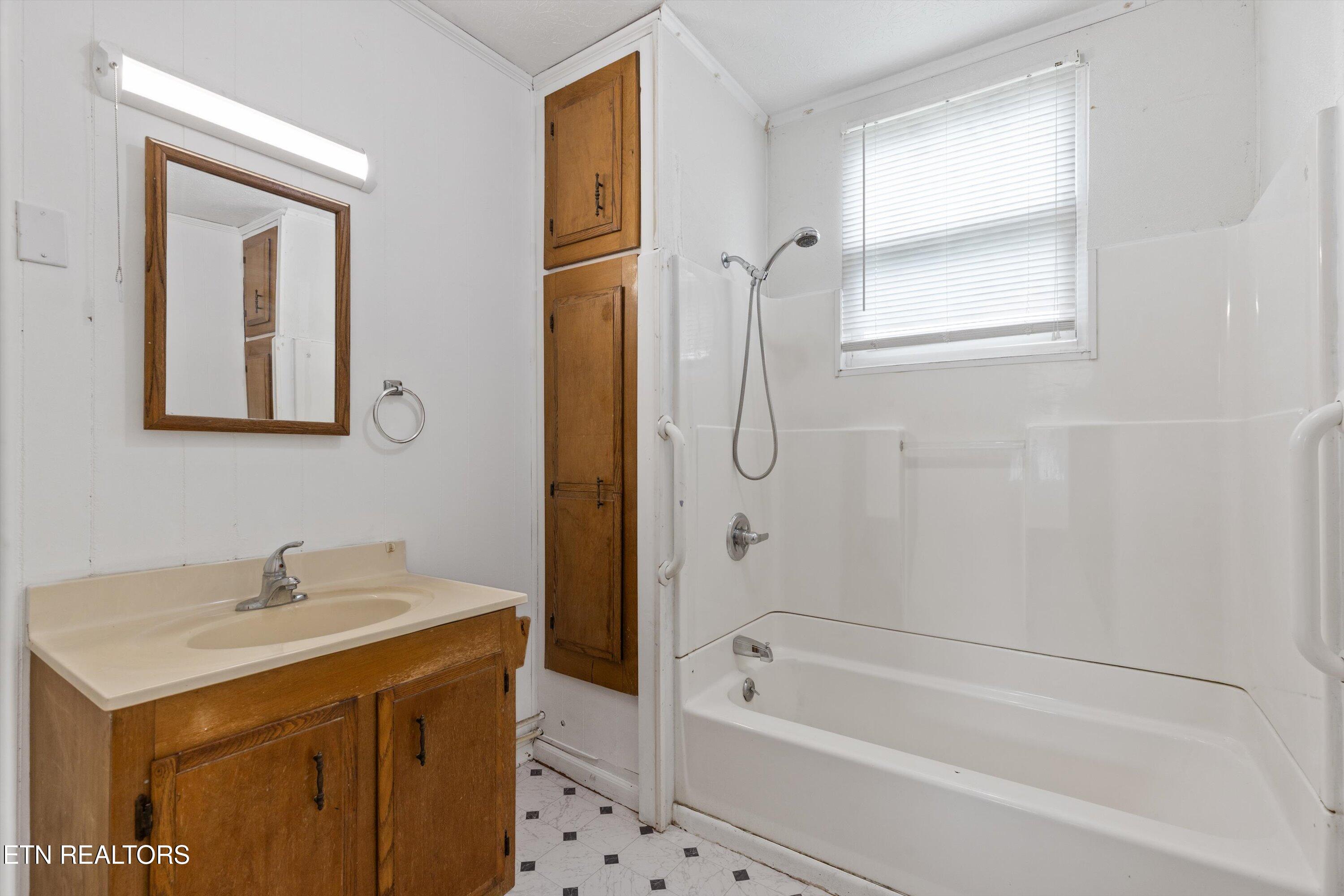 313 W Spring Street Oliver Springs TN 37840