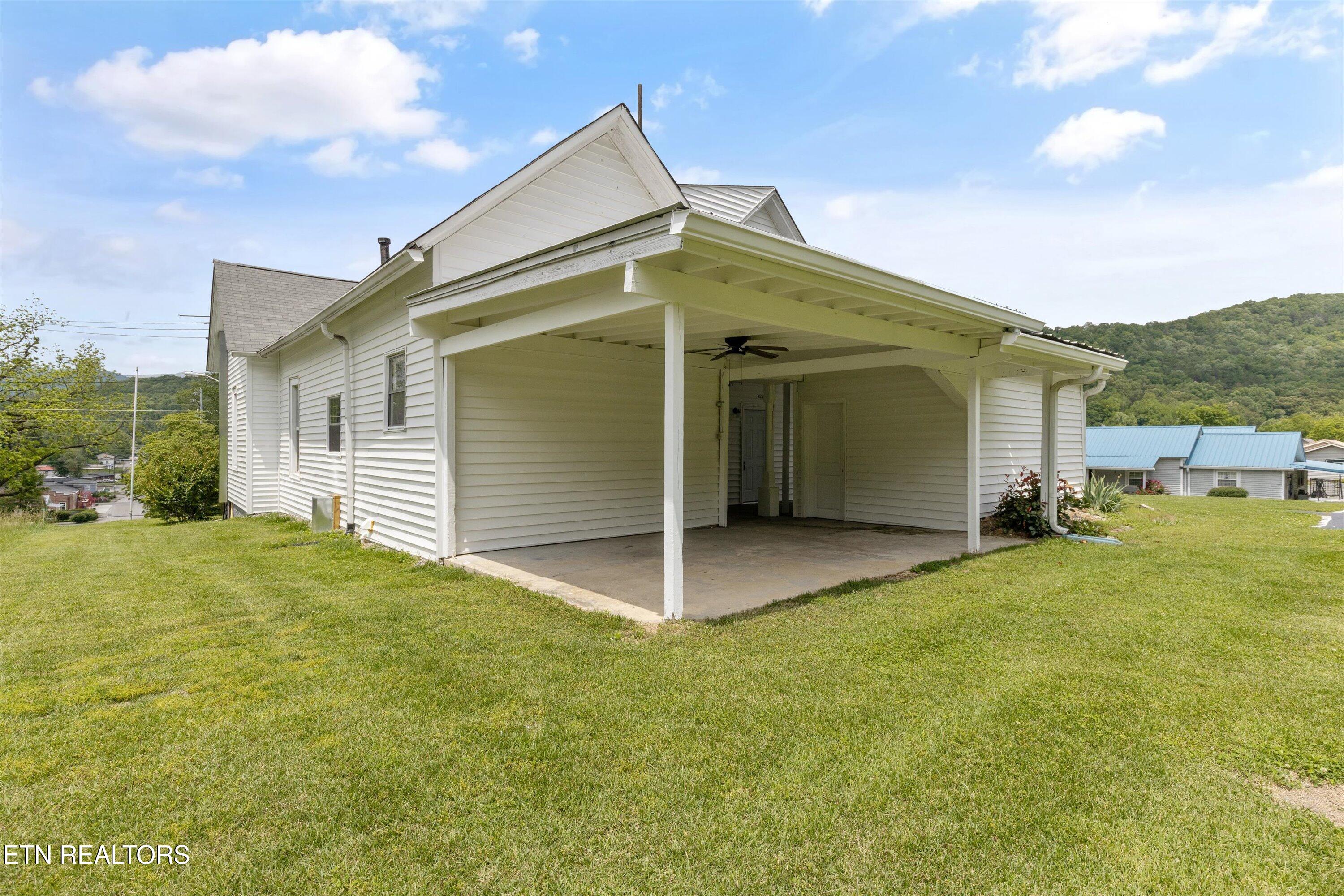 313 W Spring Street Oliver Springs TN 37840