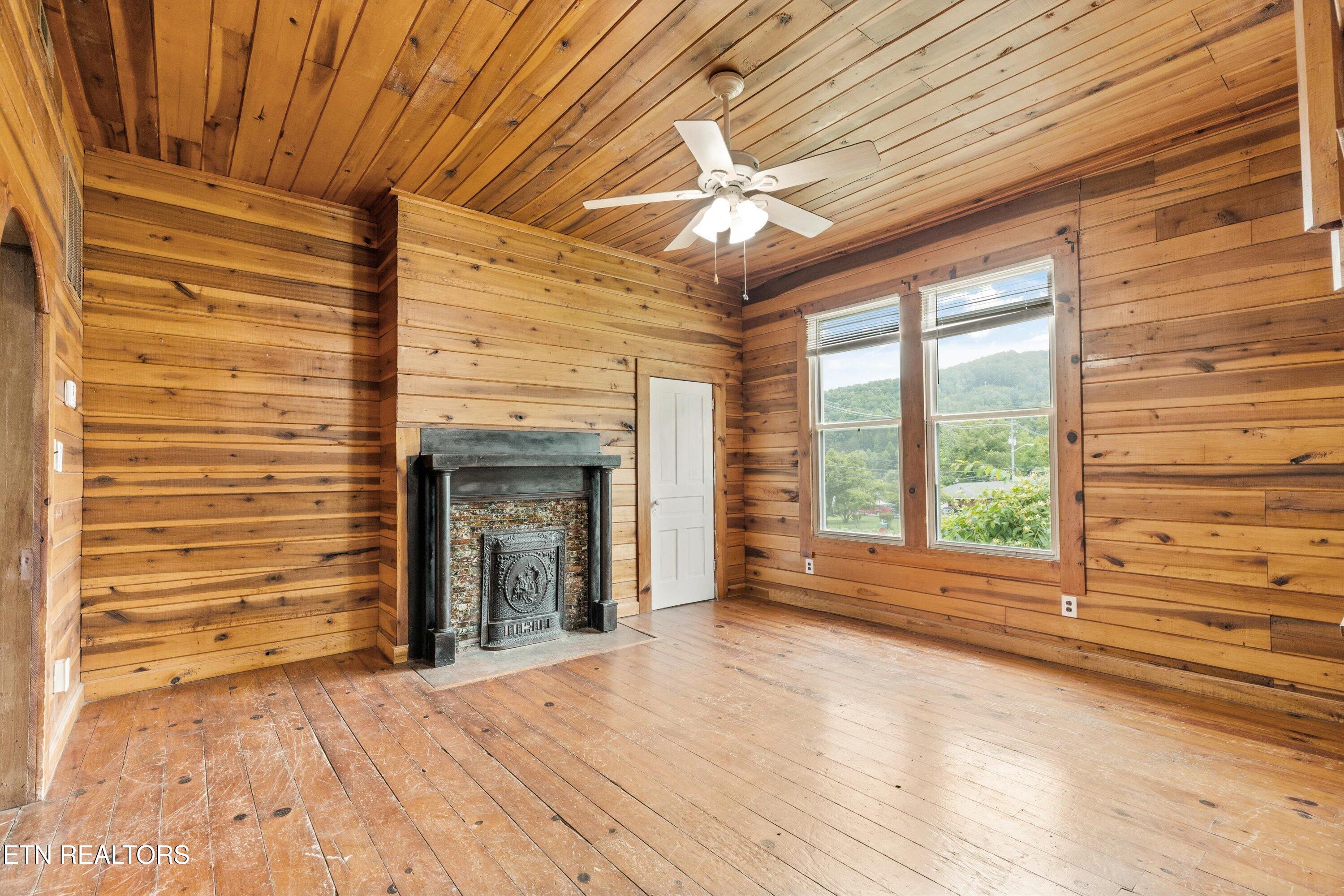 313 W Spring Street Oliver Springs TN 37840
