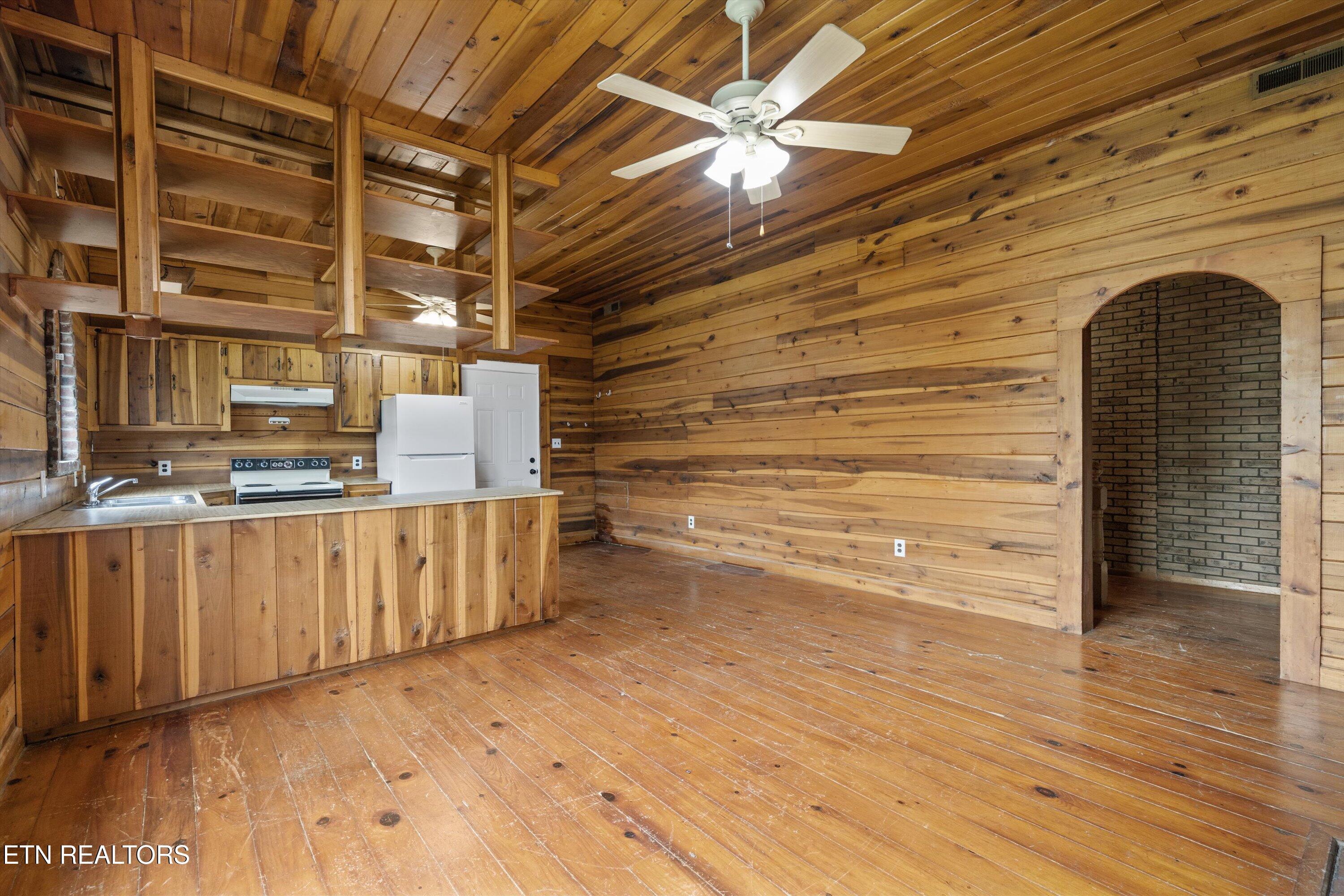 313 W Spring Street Oliver Springs TN 37840