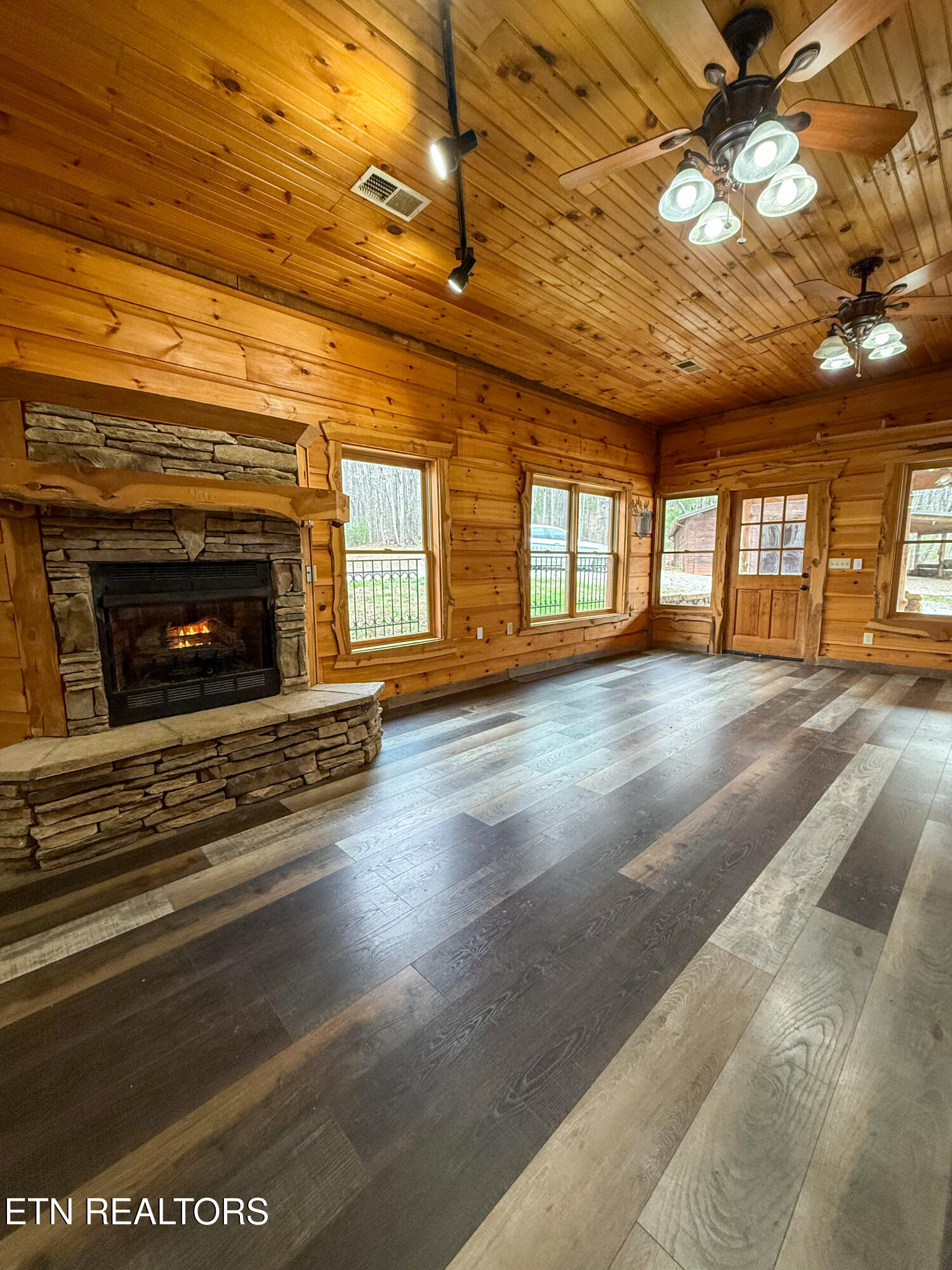 495 Bear Hollow Road Oneida TN 37841