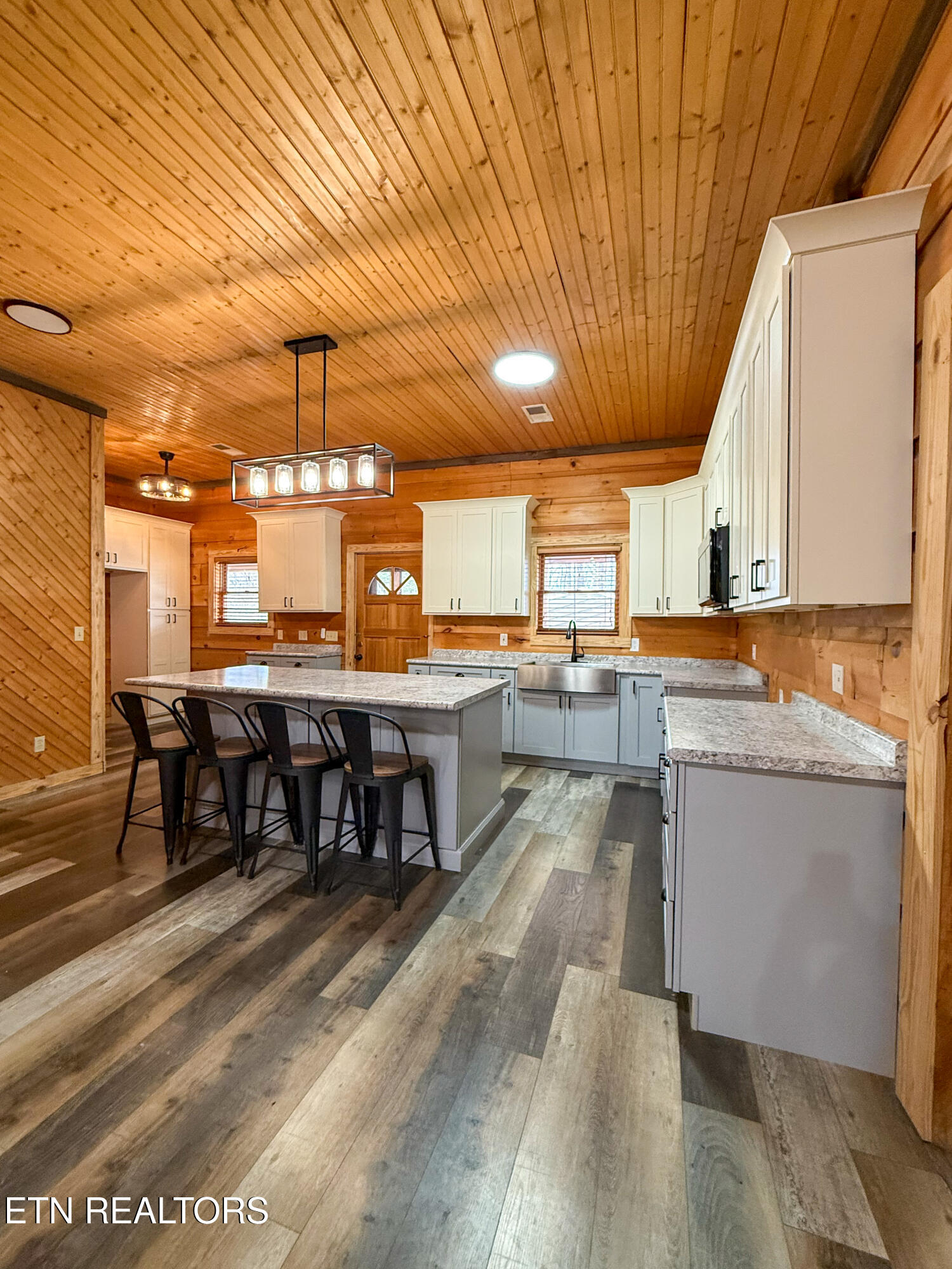 495 Bear Hollow Road Oneida TN 37841